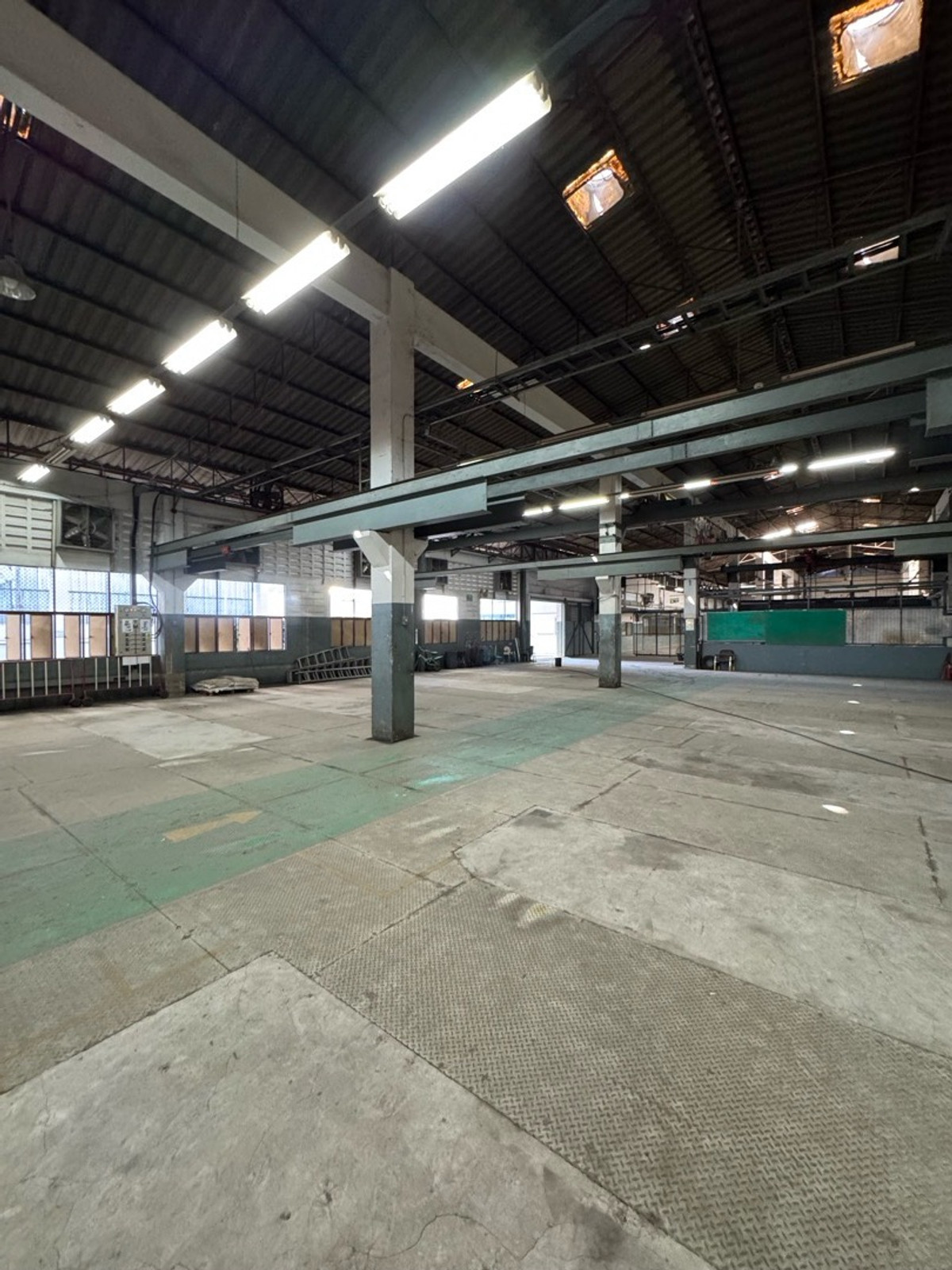 For RentFactoryBangna, Bearing, Lasalle : Factory for rent, 6-3-27 rai, area 7,000 square meters, has A.2 and A.6 licenses, used to have R.4 but canceled use, tenant must apply for a new one @ Bangna, Lasalle, Bearing, Bangkok