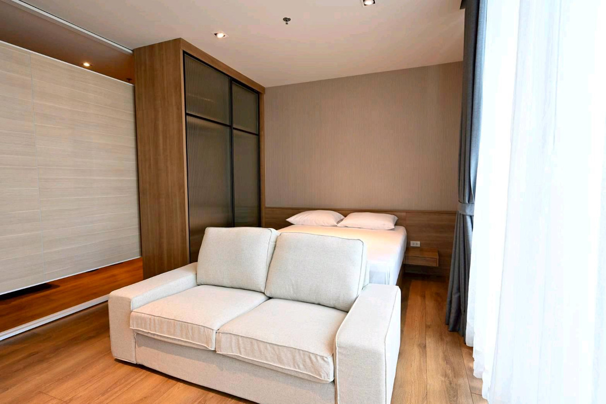 For RentCondoSukhumvit, Asoke, Thonglor : For rent, Park 24, room 33 sq m, 19,000 baht/month, free True internet.