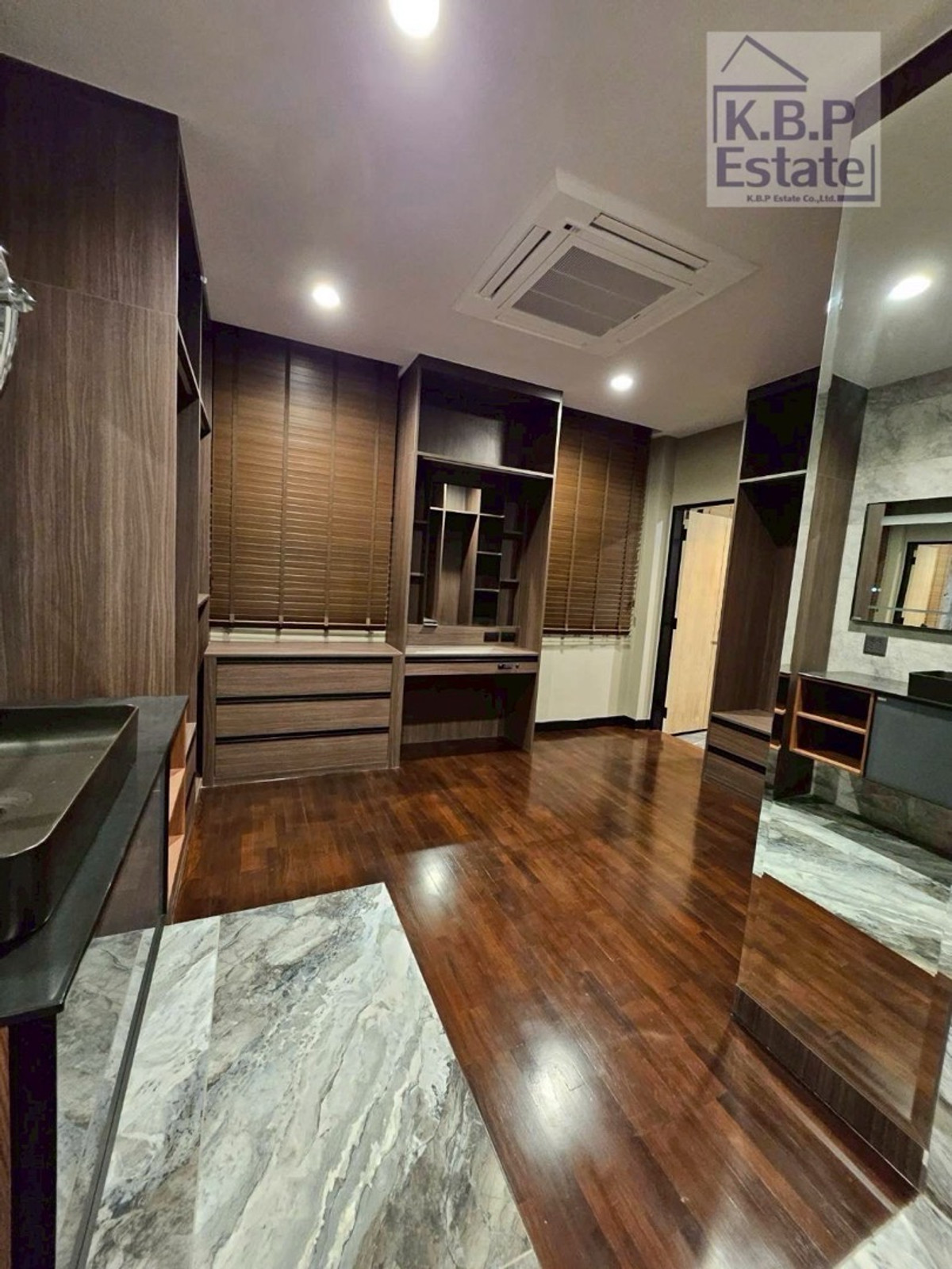 ทาวน์โฮมสุขุมวิท อโศก ทองหล่อ : ขาย / ให้เช่า บ้านกลางกรุง ทองหล่อ – บ้านทำใหม่ ใจกลางทองหล่อ ตกแต่งอย่างดีมากที่สุด ((พร้อมเข้าอยู่))