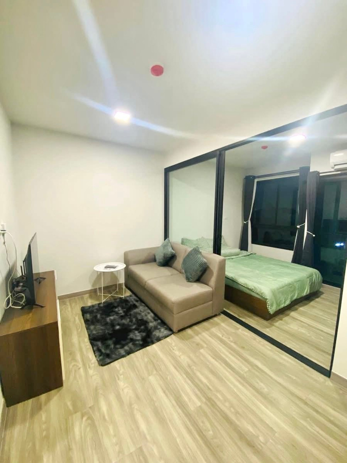 For RentCondoPathum Thani,Rangsit, Thammasat : For rent: Monte Rangsit Campus, corner room, not busy.