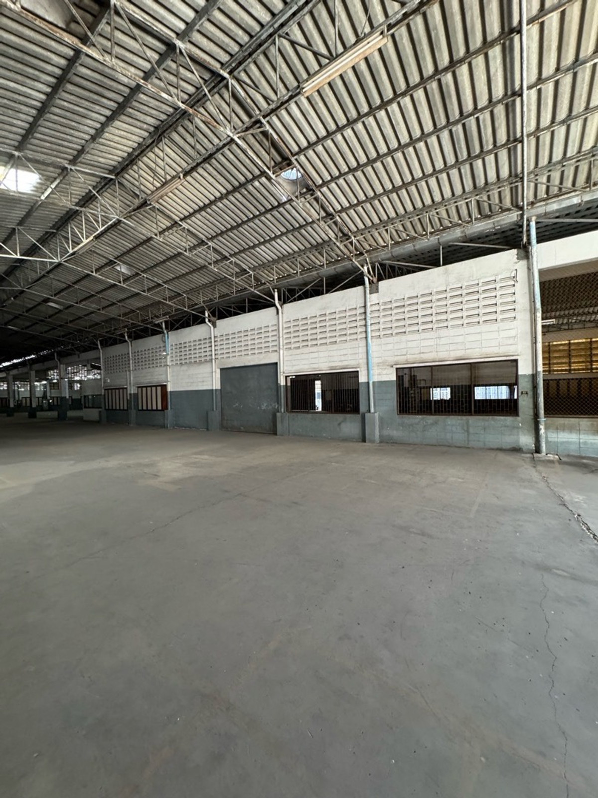 For RentFactoryBangna, Bearing, Lasalle : Factory for rent, 6-3-27 rai, area 7,000 square meters, has A.2 and A.6 licenses, used to have R.4 but canceled use, tenant must apply for a new one @ Bangna, Lasalle, Bearing, Bangkok