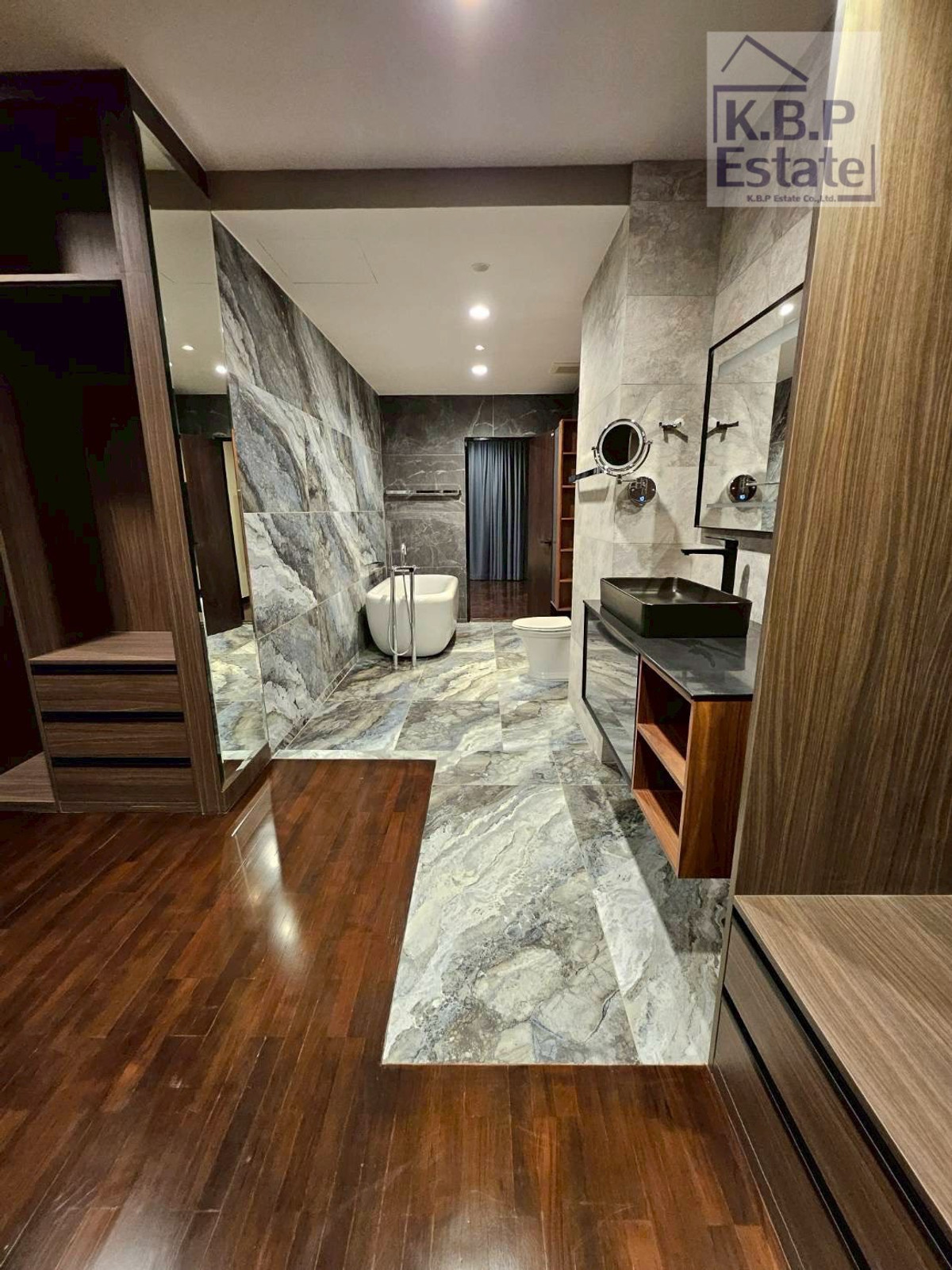 ทาวน์โฮมสุขุมวิท อโศก ทองหล่อ : ขาย / ให้เช่า บ้านกลางกรุง ทองหล่อ – บ้านทำใหม่ ใจกลางทองหล่อ ตกแต่งอย่างดีมากที่สุด ((พร้อมเข้าอยู่))