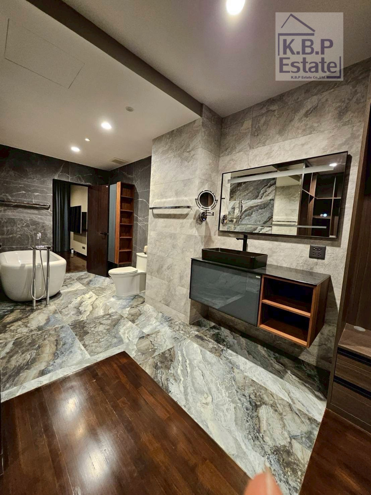 ทาวน์โฮมสุขุมวิท อโศก ทองหล่อ : ขาย / ให้เช่า บ้านกลางกรุง ทองหล่อ – บ้านทำใหม่ ใจกลางทองหล่อ ตกแต่งอย่างดีมากที่สุด ((พร้อมเข้าอยู่))