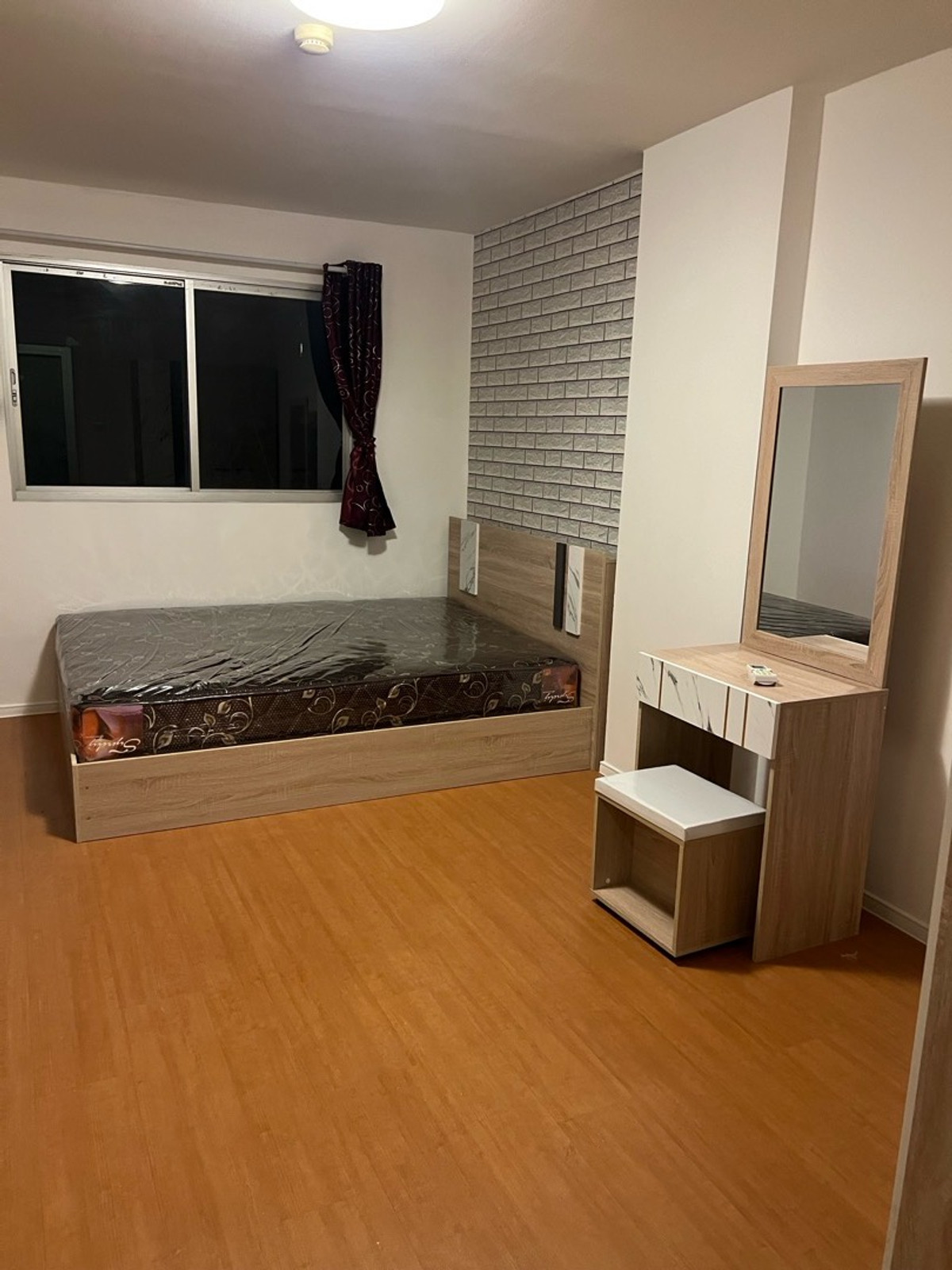 For SaleCondoPathum Thani,Rangsit, Thammasat : The owner is selling it himself, Lumpini Township Condo, Rangsit, Building A3, 2nd floor, empty room, has air conditioning, contact...0933247322