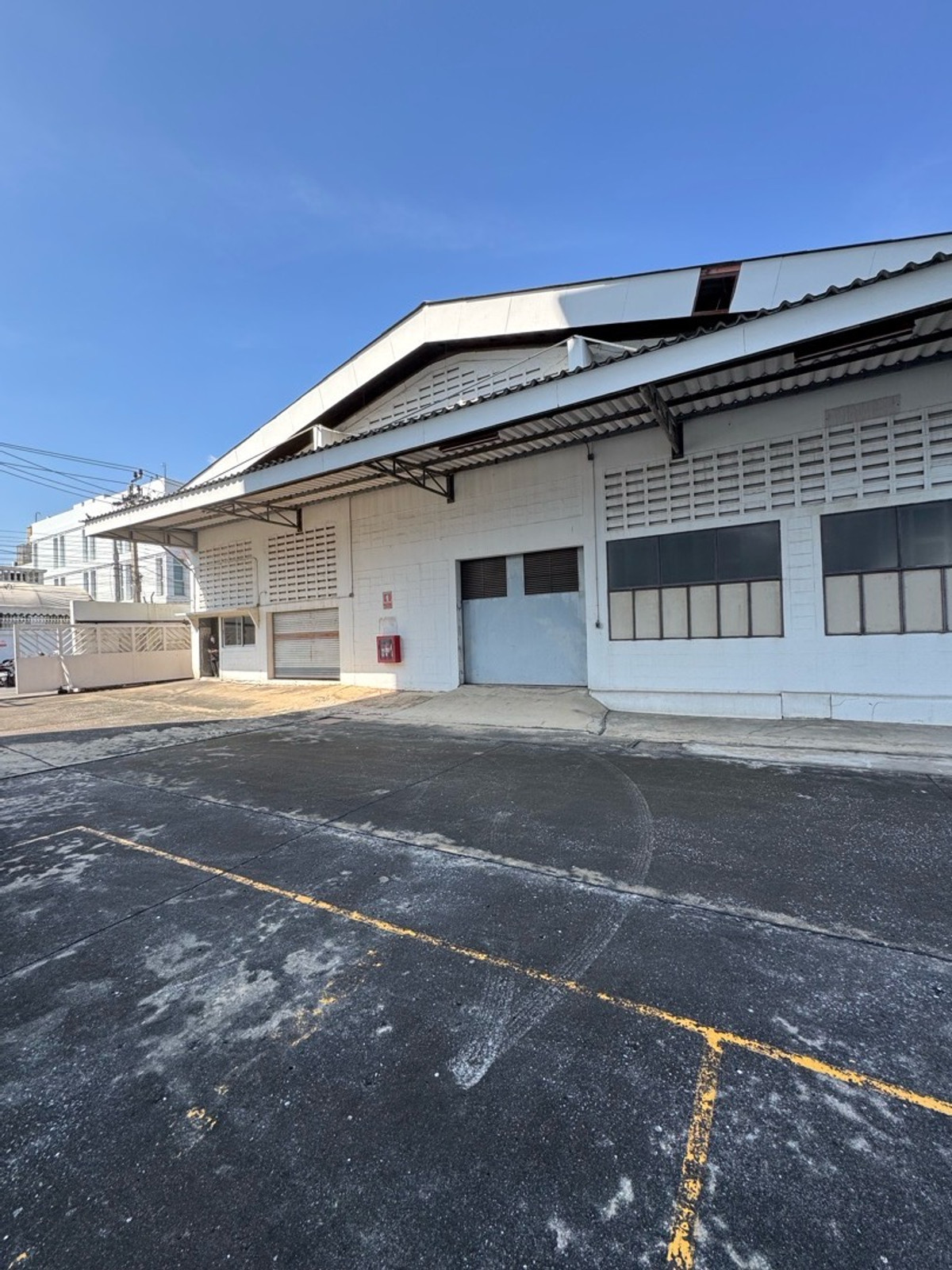 For RentFactoryBangna, Bearing, Lasalle : Factory for rent, 6-3-27 rai, area 7,000 square meters, has A.2 and A.6 licenses, used to have R.4 but canceled use, tenant must apply for a new one @ Bangna, Lasalle, Bearing, Bangkok