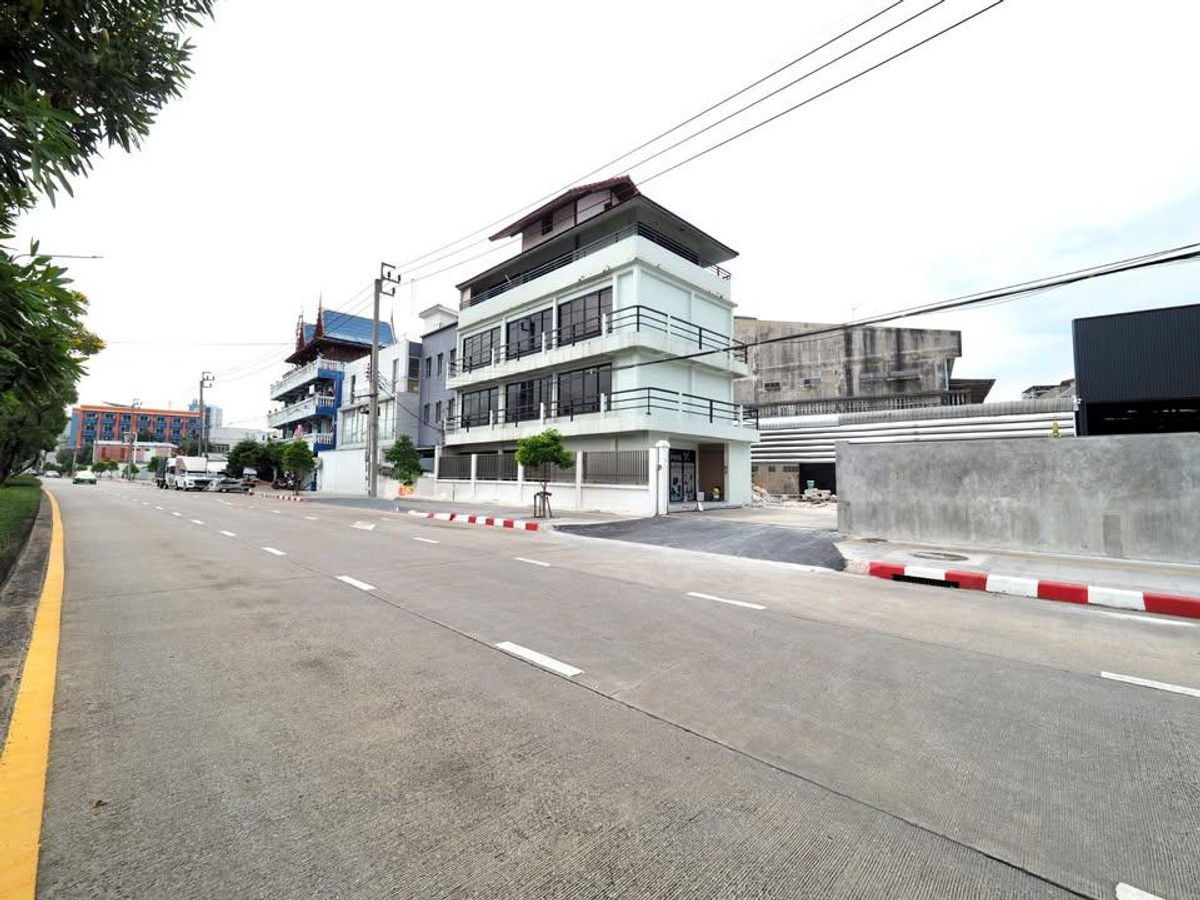 For RentShop HouseRama3 (Riverside),Satupadit : LTHC13805 – Commercial for Rent | Yannawa Road | 450 sqm | 8 Rooms 3 Baths | Near BTS Saphan Taksin | 100K/Month | Commercial building for rent Yannawa