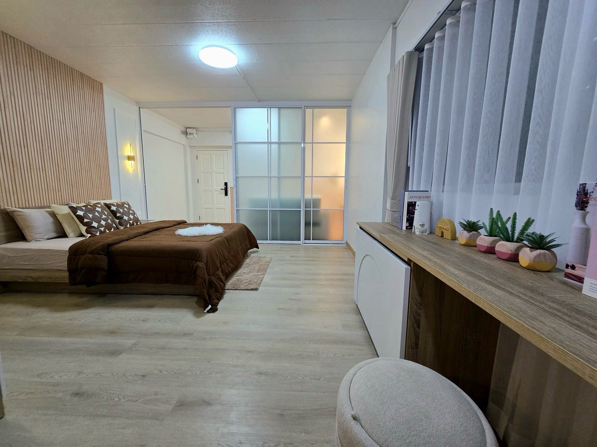 For SaleCondoRatchadapisek, Huaikwang, Suttisan : Corner room 32 sq m!!   1 bedroom, 1 bathroom at [Ratchada City Condo] near MRT Huai Khwang, only 600 meters!