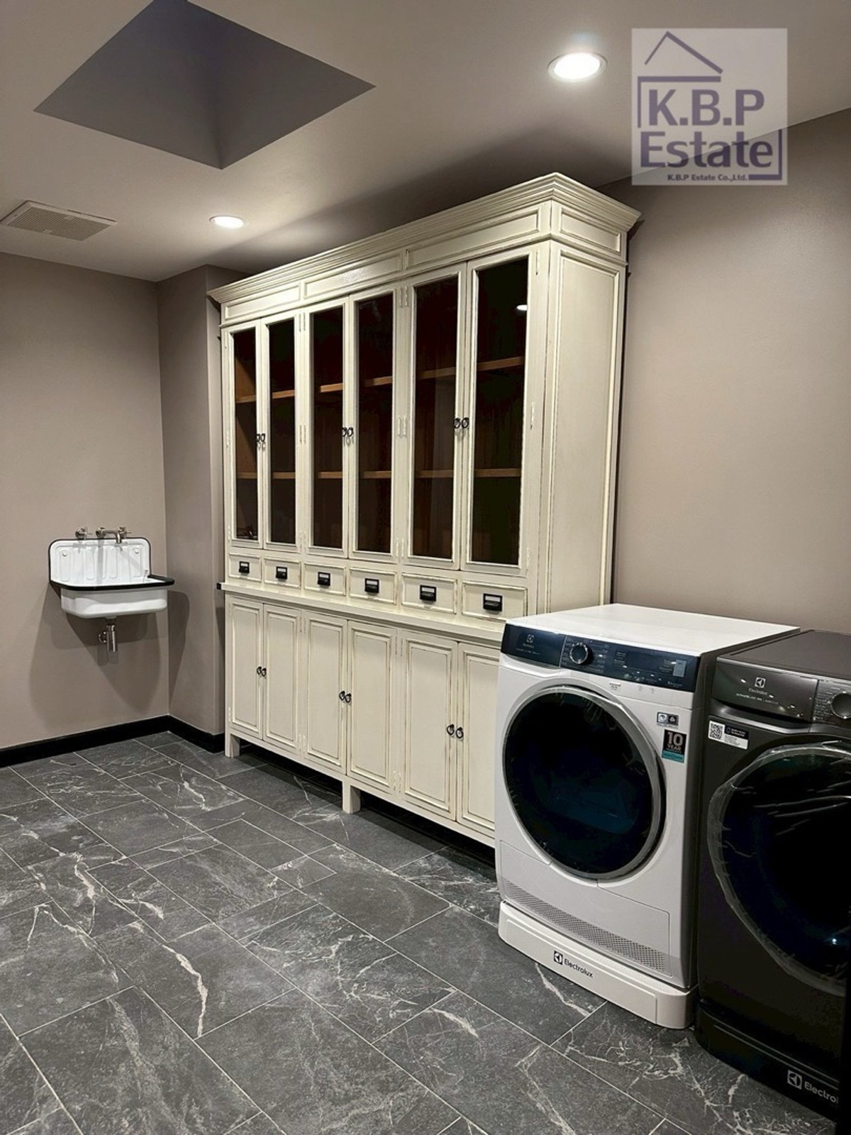 ทาวน์โฮมสุขุมวิท อโศก ทองหล่อ : ขาย / ให้เช่า บ้านกลางกรุง ทองหล่อ – บ้านทำใหม่ ใจกลางทองหล่อ ตกแต่งอย่างดีมากที่สุด ((พร้อมเข้าอยู่))