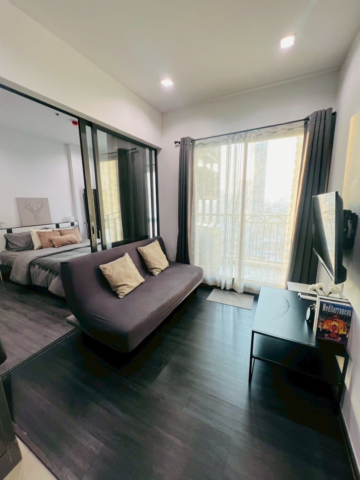 For RentCondoWongwianyai, Charoennakor : The Rich Sathon–Taksin — A beautiful unit in a prime location with easy access, just minutes from the BTS.