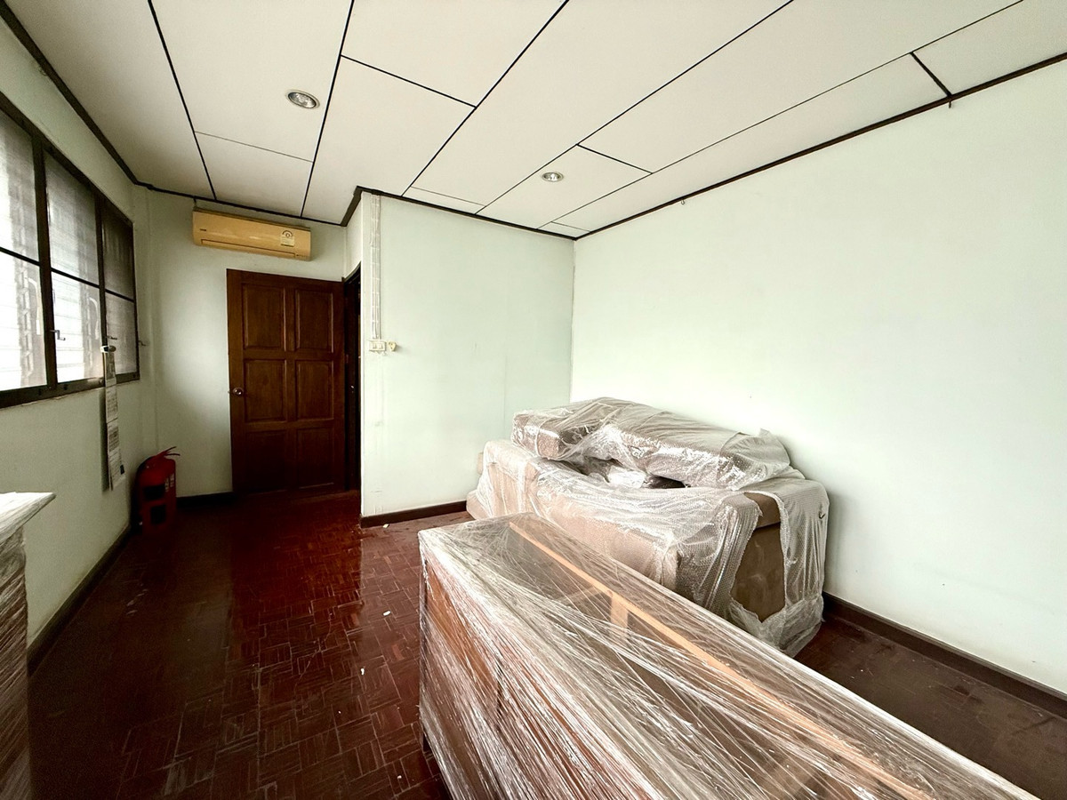 ให้เช่าบ้านสุขุมวิท อโศก ทองหล่อ : RENT บ้านเดี่ยวซอยสุขุมวิท 26  5 นอน 4 น้ำ สงบ ปลอดภัย จอดรถ 2-3 คัน 