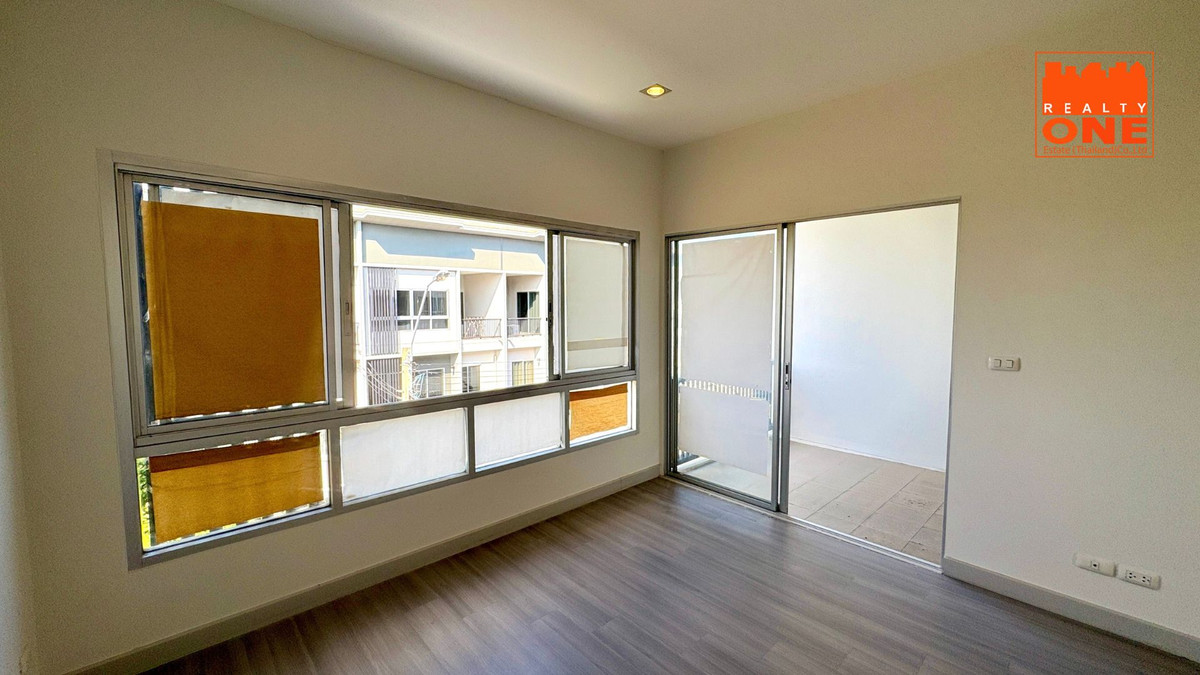 ขายทาวน์โฮมนวมินทร์ รามอินทรา : ขายทาวน์เฮาส์ 3 ชั้น หลังมุม สัมมากร อเวนิว รามอินทรา-วงแหวน บ้านใหม่ไม่เคยอยู่