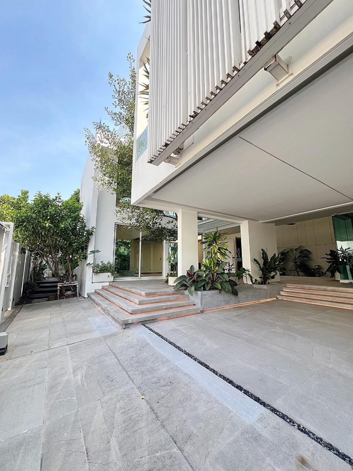 บ้านเลียบทางด่วนรามอินทรา : 📌 ปล่อยเช่า/ขาย VIVE เอกมัย-รามอินทรา บ้านเดี่ยวหรู 3 ชั้น