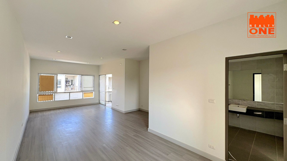 ขายทาวน์โฮมนวมินทร์ รามอินทรา : ขายทาวน์เฮาส์ 3 ชั้น หลังมุม สัมมากร อเวนิว รามอินทรา-วงแหวน บ้านใหม่ไม่เคยอยู่