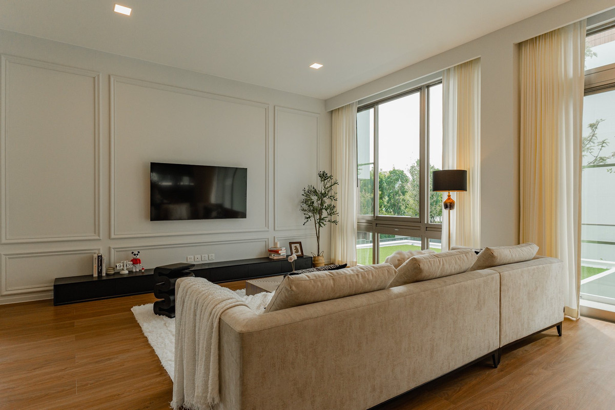 For RentHousePattanakan, Srinakarin : Urgent for rent, luxury house VIVE Rama 9, near Wellington International School.