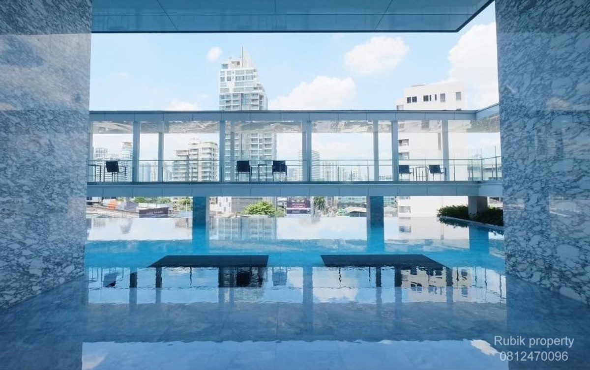 For RentCondoSukhumvit, Asoke, Thonglor : ✨ BEATNIQ Sukhumvit 32 — Ultra Luxury Corner Unit | RB1490 2+1 Bedrooms • 3 Bathrooms • 110 sqm • 10th floor | High ceiling, open view, Rare Item room