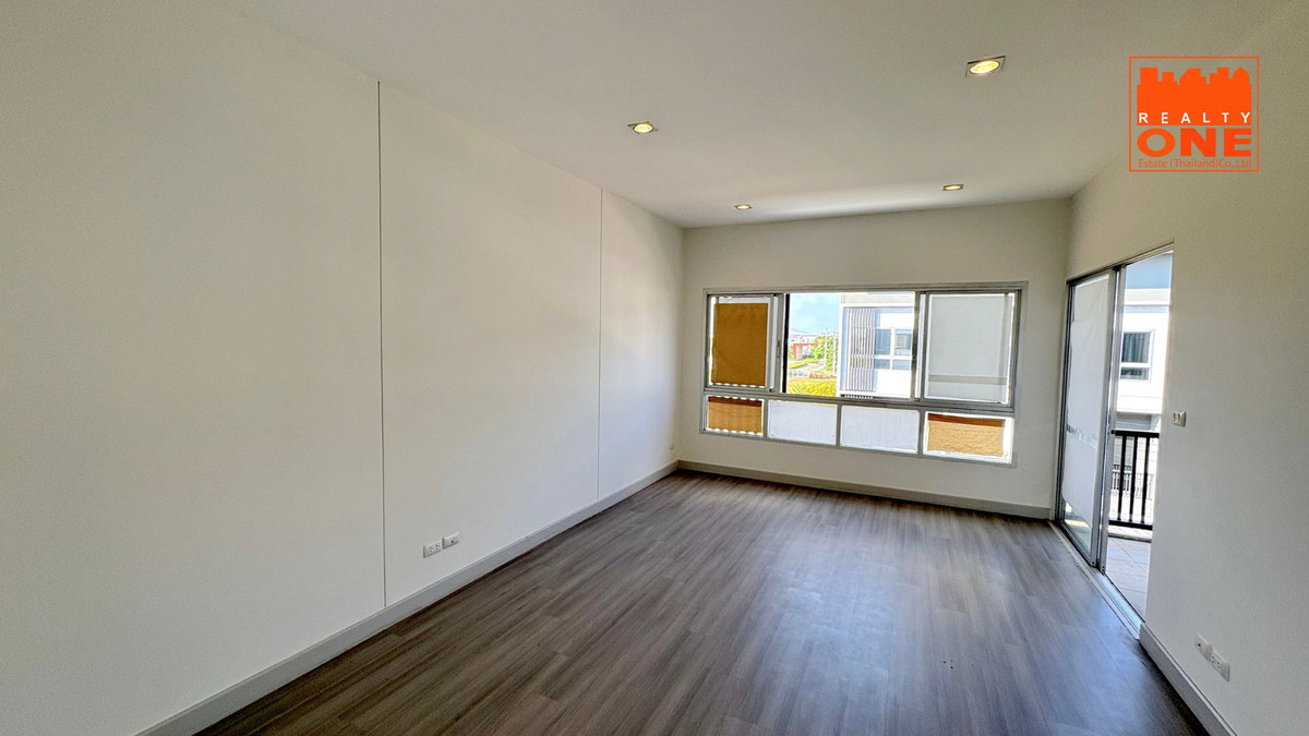 ขายทาวน์โฮมนวมินทร์ รามอินทรา : ขายทาวน์เฮาส์ 3 ชั้น หลังมุม สัมมากร อเวนิว รามอินทรา-วงแหวน บ้านใหม่ไม่เคยอยู่