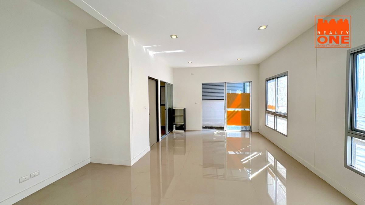 ขายทาวน์โฮมนวมินทร์ รามอินทรา : ขายทาวน์เฮาส์ 3 ชั้น หลังมุม สัมมากร อเวนิว รามอินทรา-วงแหวน บ้านใหม่ไม่เคยอยู่