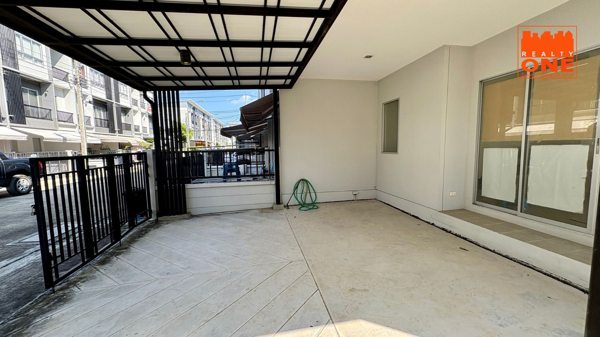 ขายทาวน์โฮมนวมินทร์ รามอินทรา : ขายทาวน์เฮาส์ 3 ชั้น หลังมุม สัมมากร อเวนิว รามอินทรา-วงแหวน บ้านใหม่ไม่เคยอยู่