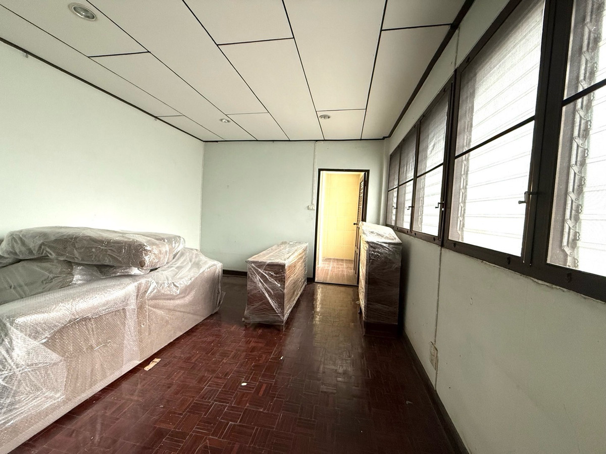 ให้เช่าบ้านสุขุมวิท อโศก ทองหล่อ : RENT บ้านเดี่ยวซอยสุขุมวิท 26  5 นอน 4 น้ำ สงบ ปลอดภัย จอดรถ 2-3 คัน 