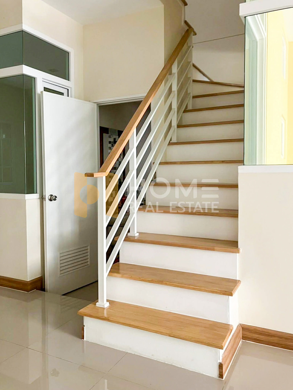 ขายทาวน์โฮมบางแค เพชรเกษม :  โกลเด้น ทาวน์ 2 บางแค / 3 ห้องนอน (ขายพร้อมผู้เช่า),  Golden Town 2 Bangkhae / 3 Bedrooms (SALE WITH TENANT) BALL190