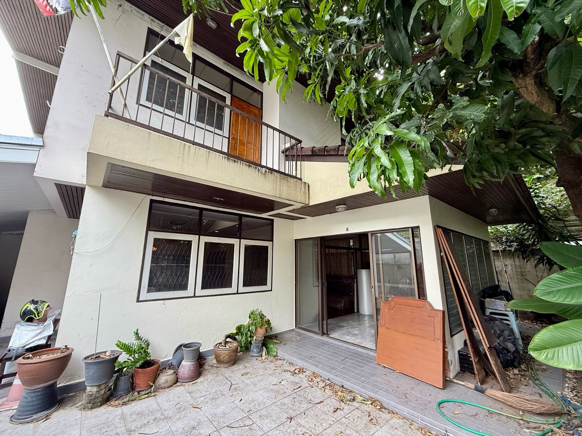 ให้เช่าบ้านสุขุมวิท อโศก ทองหล่อ : RENT บ้านเดี่ยวซอยสุขุมวิท 26  5 นอน 4 น้ำ สงบ ปลอดภัย จอดรถ 2-3 คัน 