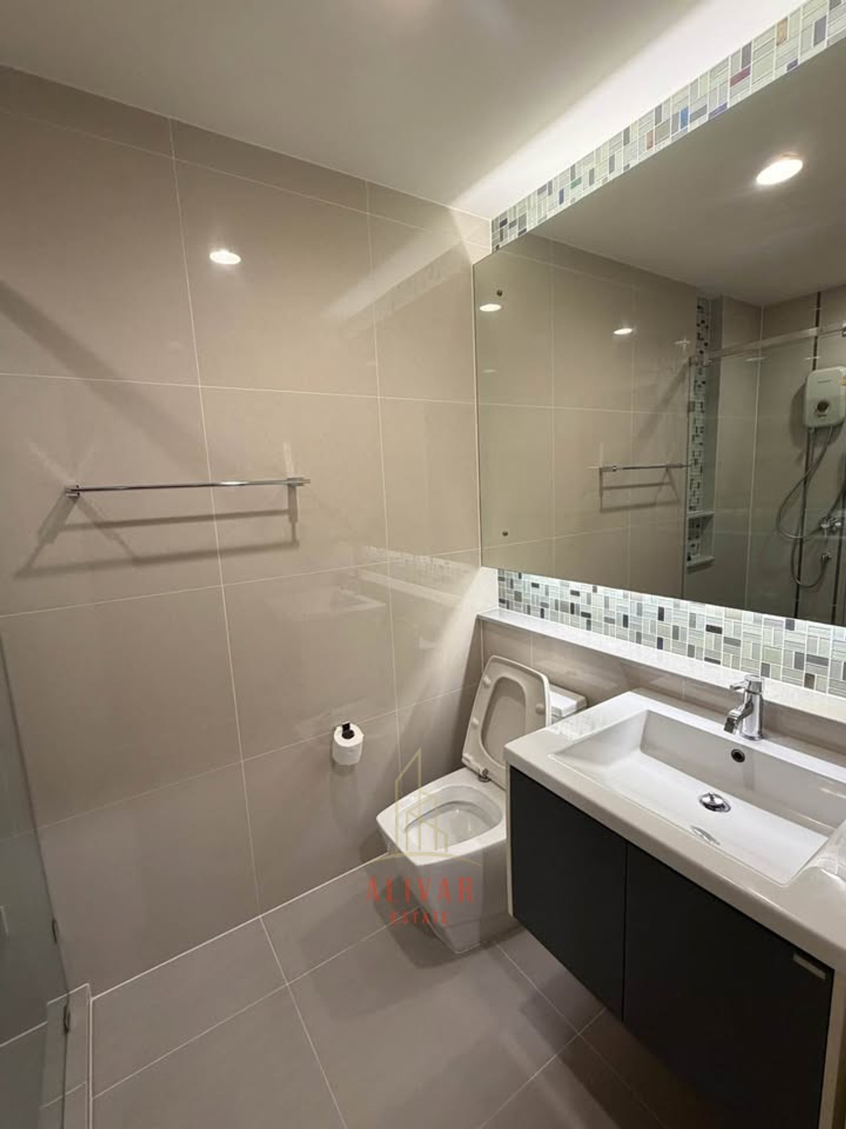 For RentHousePattanakan, Srinakarin : RH121125 For rent, 2-story detached house, 4 bedrooms, newly renovated at Setthasiri Pattanakarn.