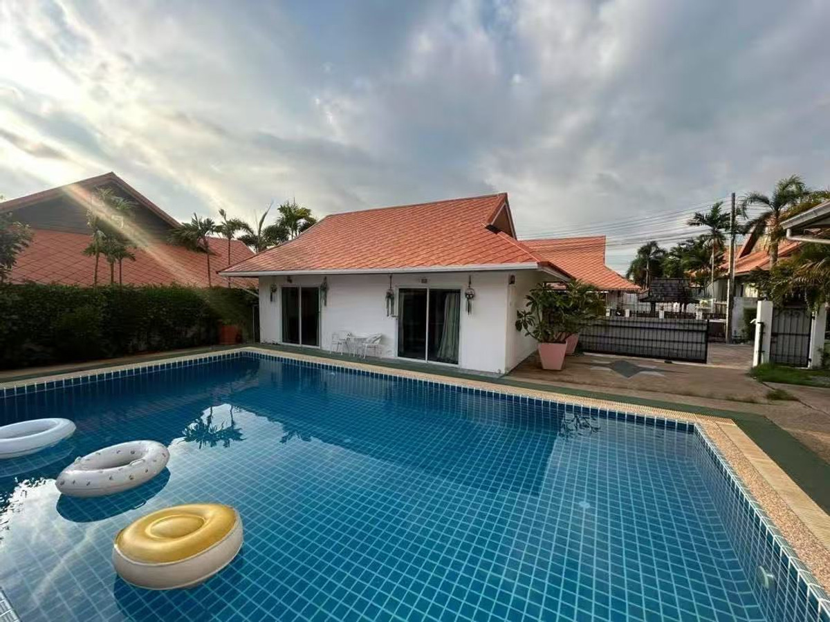 ขายพัทยา บางแสน ชลบุรี สัตหีบ : ขายด่วน พูลวิลล่า 3 ห้องนอน พร้อม Guest House อีก 2 ห้องนอน ใกล้หาดจอมเทียน
