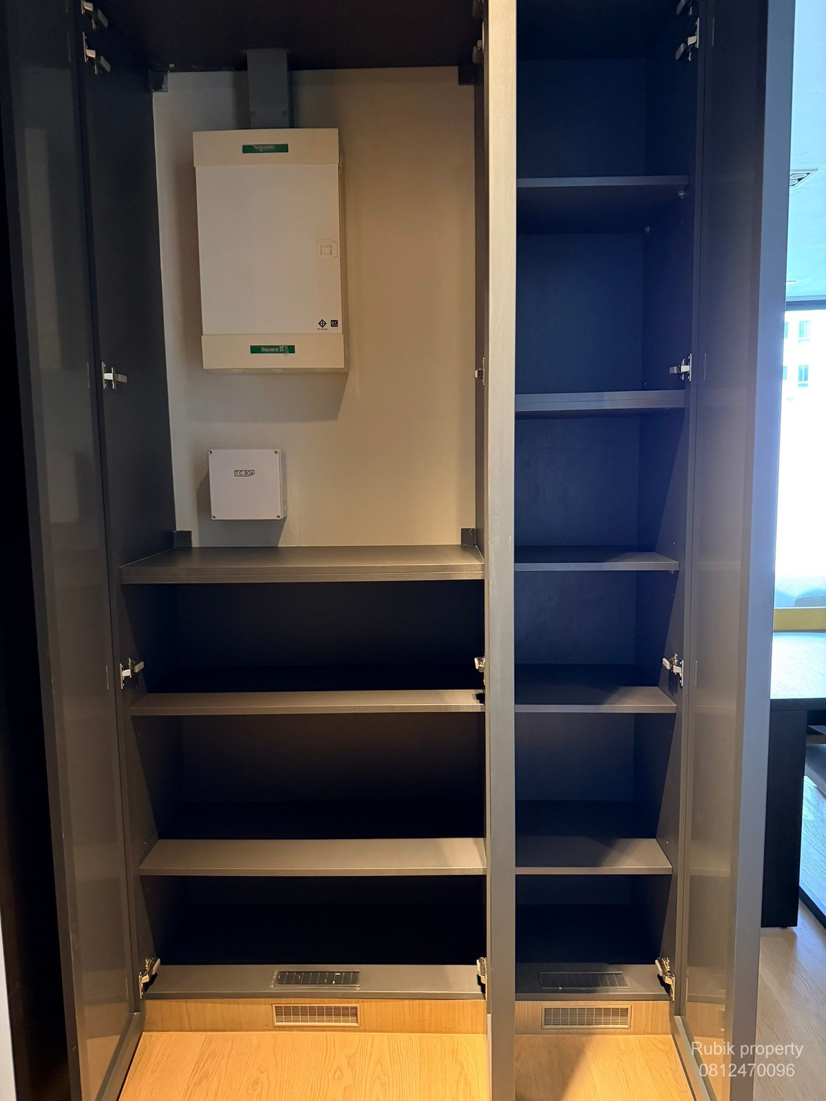 For RentCondoSukhumvit, Asoke, Thonglor : ✨ BEATNIQ Sukhumvit 32 — Ultra Luxury Corner Unit | RB1490 2+1 Bedrooms • 3 Bathrooms • 110 sqm • 10th floor | High ceiling, open view, Rare Item room