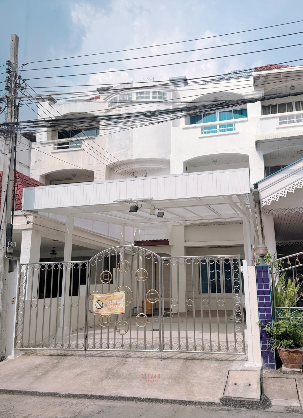 For RentTownhomeBangna, Bearing, Lasalle : RH121025 Townhouse for rent, 3 floors, 5 bedrooms at Sukhumvit Road 105, Soi Lasalle 32.