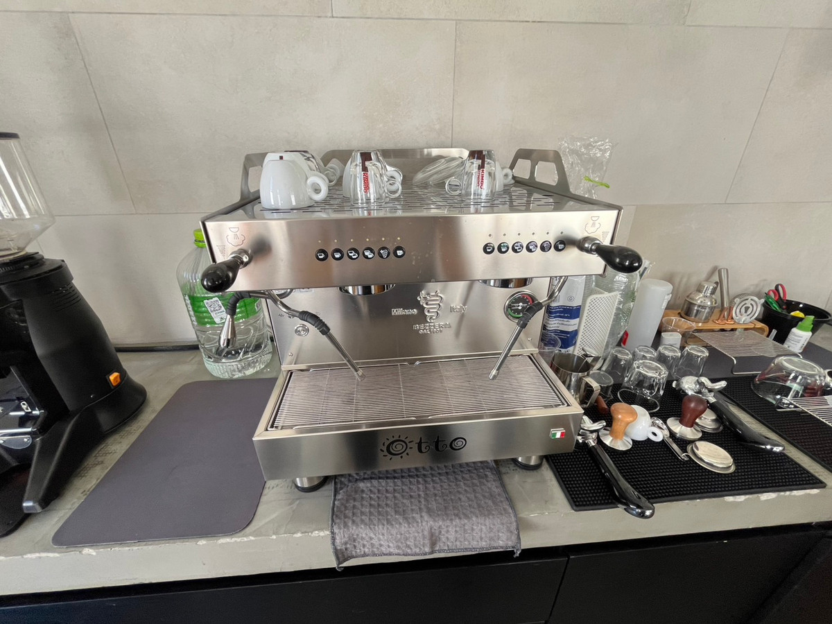 For LeaseholdLandChokchai 4, Ladprao 71, Ladprao 48, : ✨ Business for sale: “Cafe + Skimboard area”, prime location, Chokchai 4, Soi 54, Intersection 2, lease only 350,000 baht (negotiable), rent 25,000 baht/month, area 72 square wah – very suitable for a lifestyle business.