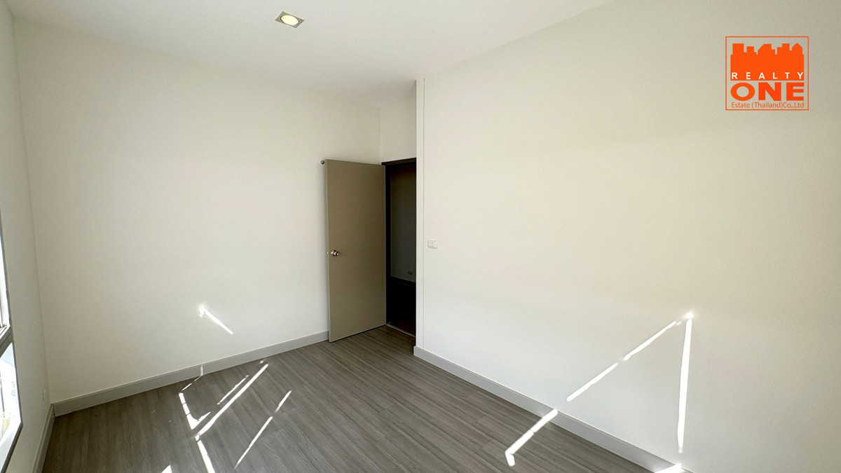 ขายทาวน์โฮมนวมินทร์ รามอินทรา : ขายทาวน์เฮาส์ 3 ชั้น หลังมุม สัมมากร อเวนิว รามอินทรา-วงแหวน บ้านใหม่ไม่เคยอยู่