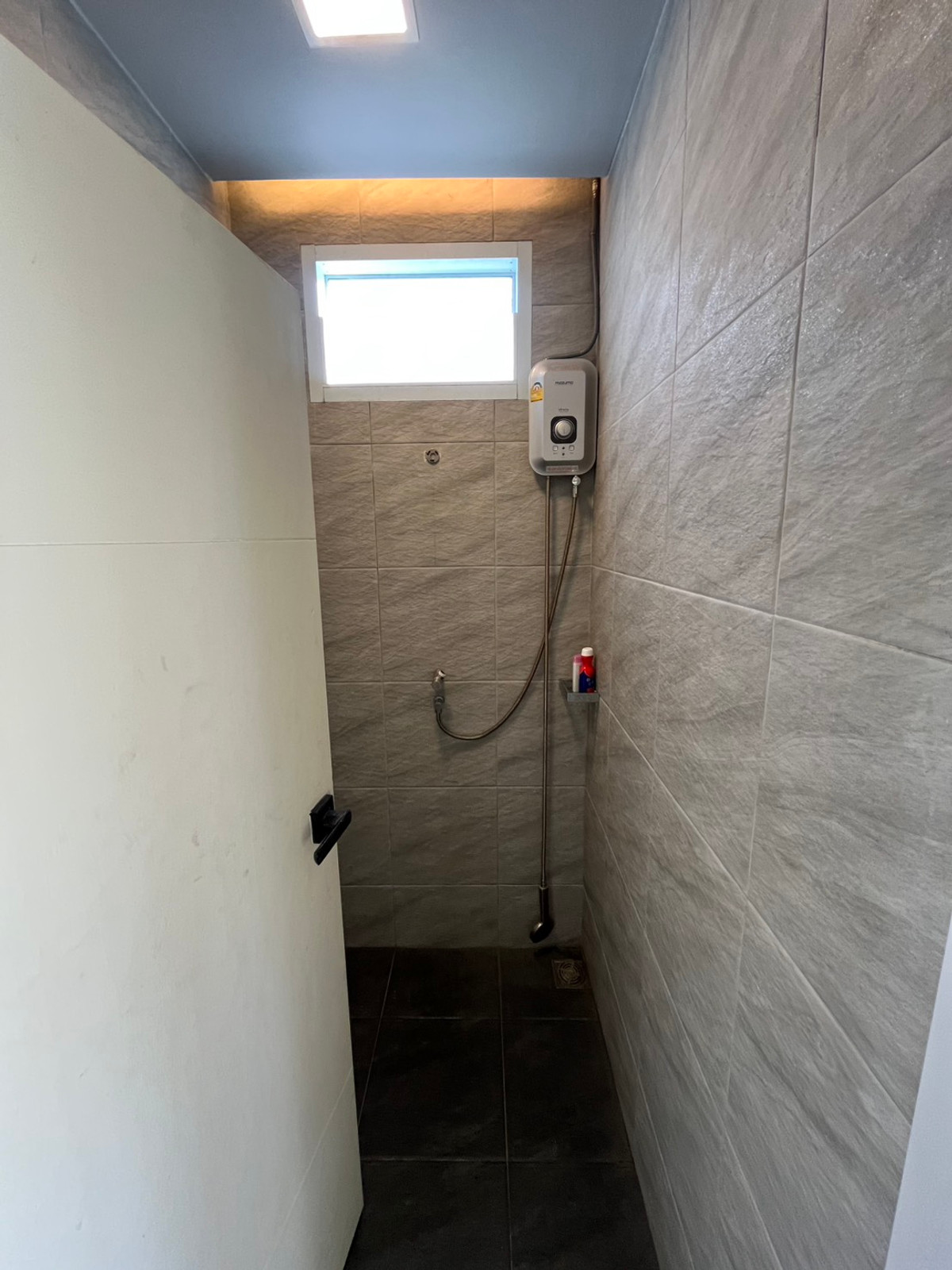 For LeaseholdLandChokchai 4, Ladprao 71, Ladprao 48, : ✨ Business for sale: “Cafe + Skimboard area”, prime location, Chokchai 4, Soi 54, Intersection 2, lease only 350,000 baht (negotiable), rent 25,000 baht/month, area 72 square wah – very suitable for a lifestyle business.