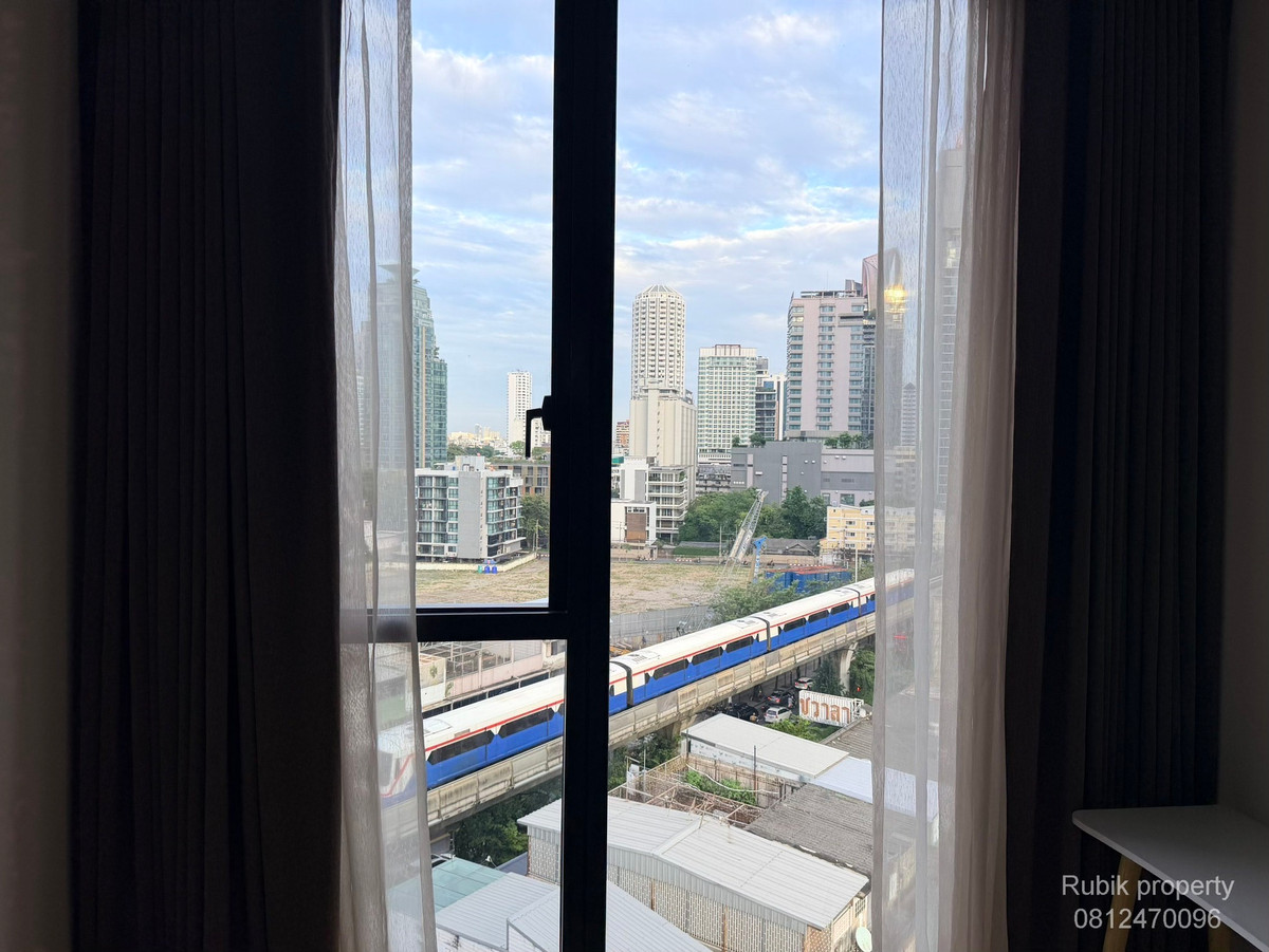 For RentCondoSukhumvit, Asoke, Thonglor : ✨ BEATNIQ Sukhumvit 32 — Ultra Luxury Corner Unit | RB1490 2+1 Bedrooms • 3 Bathrooms • 110 sqm • 10th floor | High ceiling, open view, Rare Item room