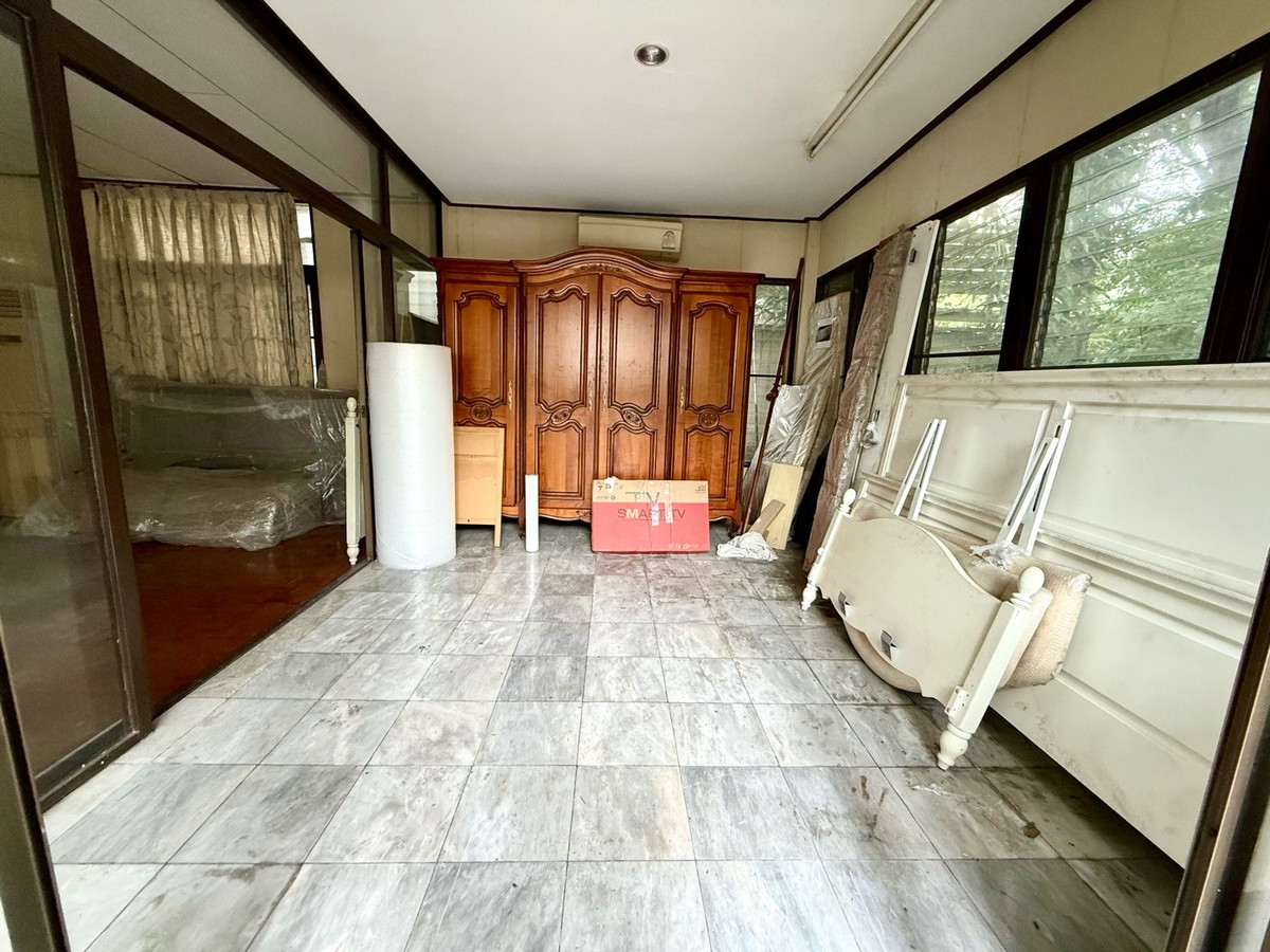 ให้เช่าบ้านสุขุมวิท อโศก ทองหล่อ : RENT บ้านเดี่ยวซอยสุขุมวิท 26  5 นอน 4 น้ำ สงบ ปลอดภัย จอดรถ 2-3 คัน 