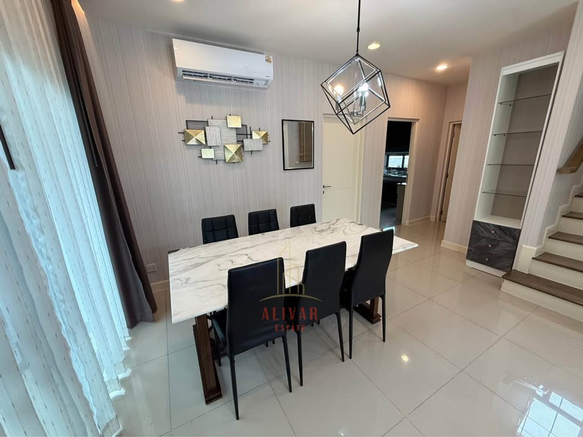 For RentHousePattanakan, Srinakarin : RH121125 For rent, 2-story detached house, 4 bedrooms, newly renovated at Setthasiri Pattanakarn.