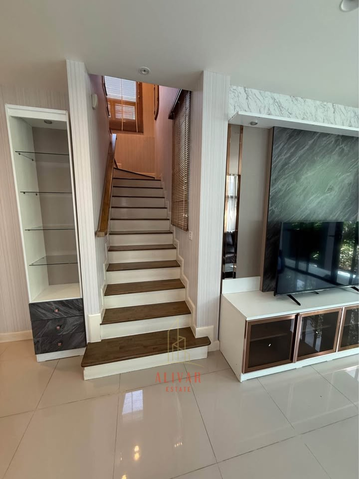 For RentHousePattanakan, Srinakarin : RH121125 For rent, 2-story detached house, 4 bedrooms, newly renovated at Setthasiri Pattanakarn.