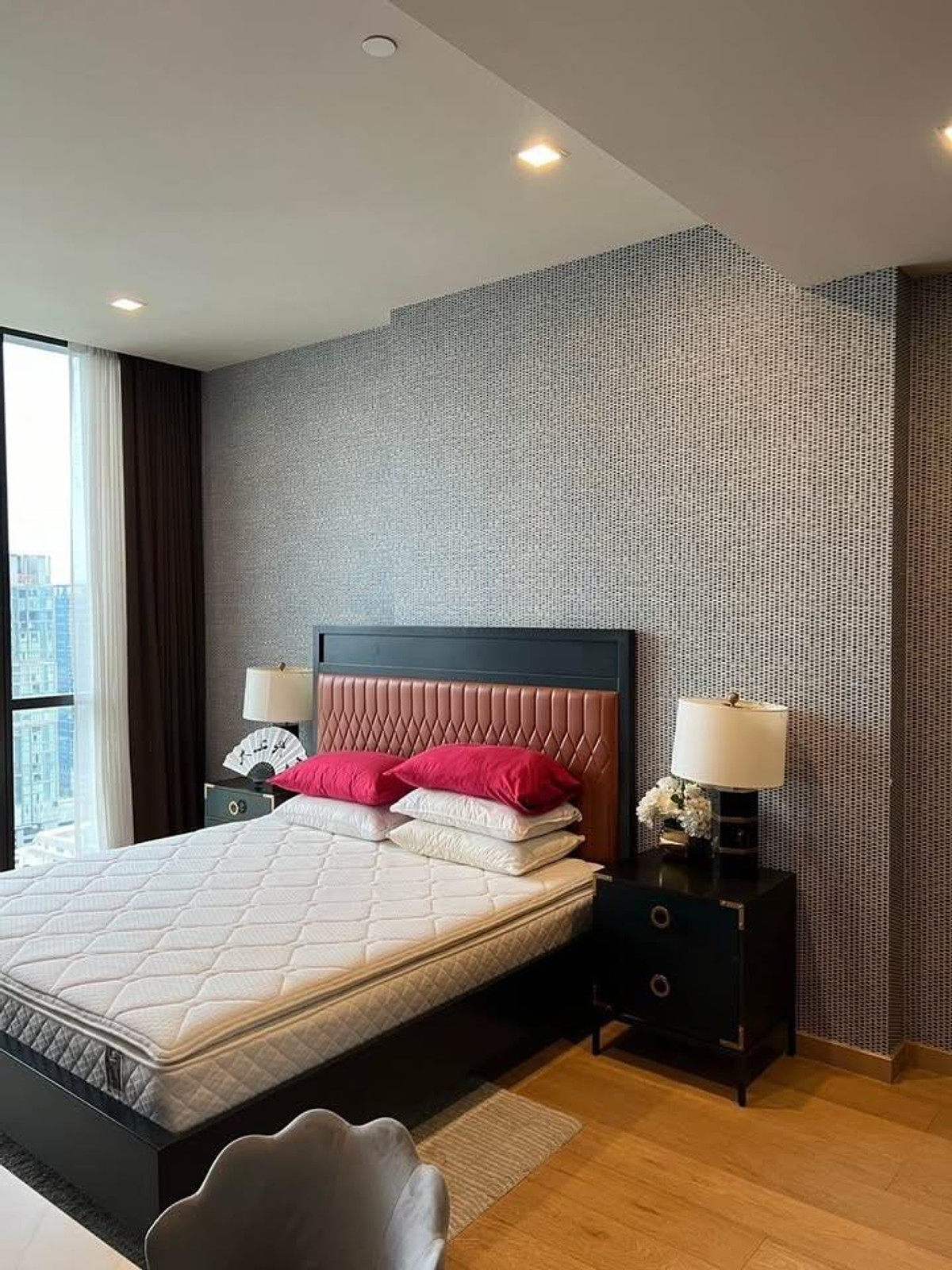 CondoSukhumvit, Asoke, Thonglor : Luxury condo at The Monument Thonglor, convenient travel, close to BTS, shuttle available, beautiful room, fully furnished. Urgent, special price!!