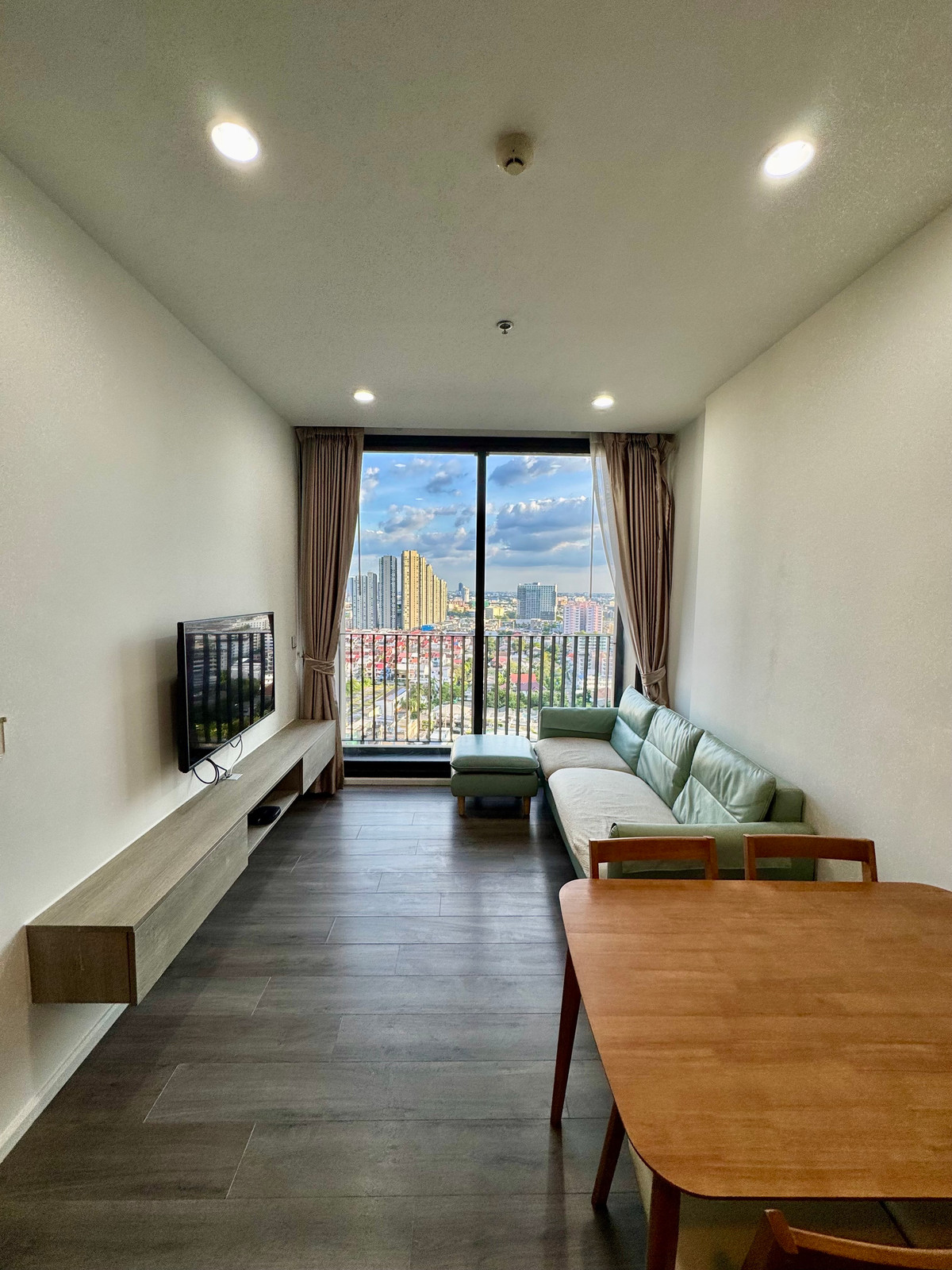 For RentCondoOnnut, Udomsuk : Whizdom Essence 2bed2bath floor19 facing East for rent , ready to move in 