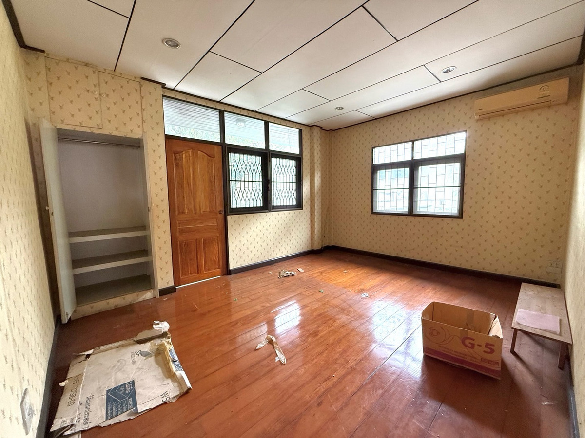 ให้เช่าบ้านสุขุมวิท อโศก ทองหล่อ : RENT บ้านเดี่ยวซอยสุขุมวิท 26  5 นอน 4 น้ำ สงบ ปลอดภัย จอดรถ 2-3 คัน 