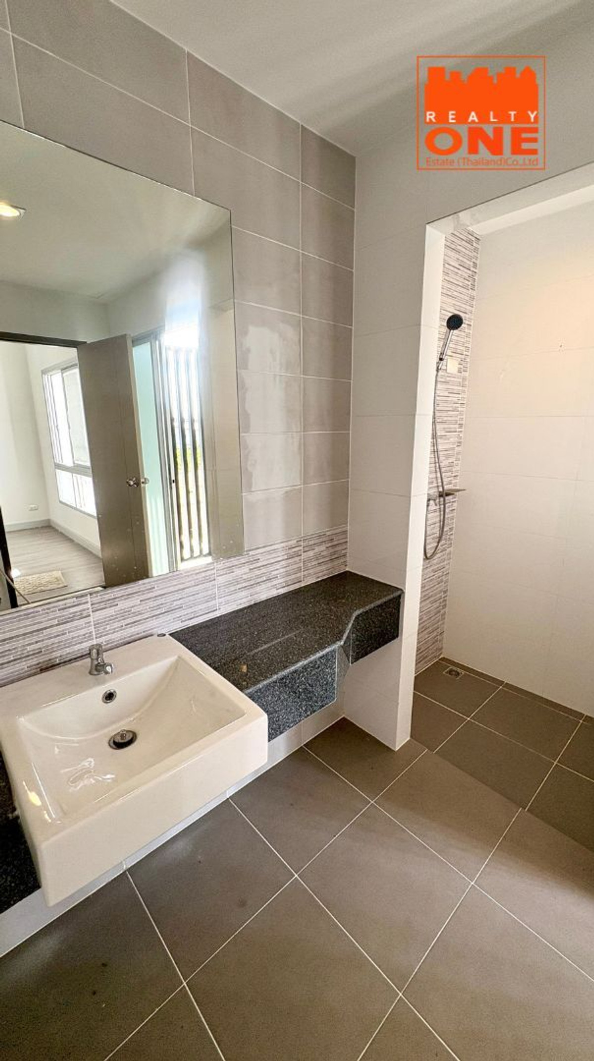 ขายทาวน์โฮมนวมินทร์ รามอินทรา : ขายทาวน์เฮาส์ 3 ชั้น หลังมุม สัมมากร อเวนิว รามอินทรา-วงแหวน บ้านใหม่ไม่เคยอยู่