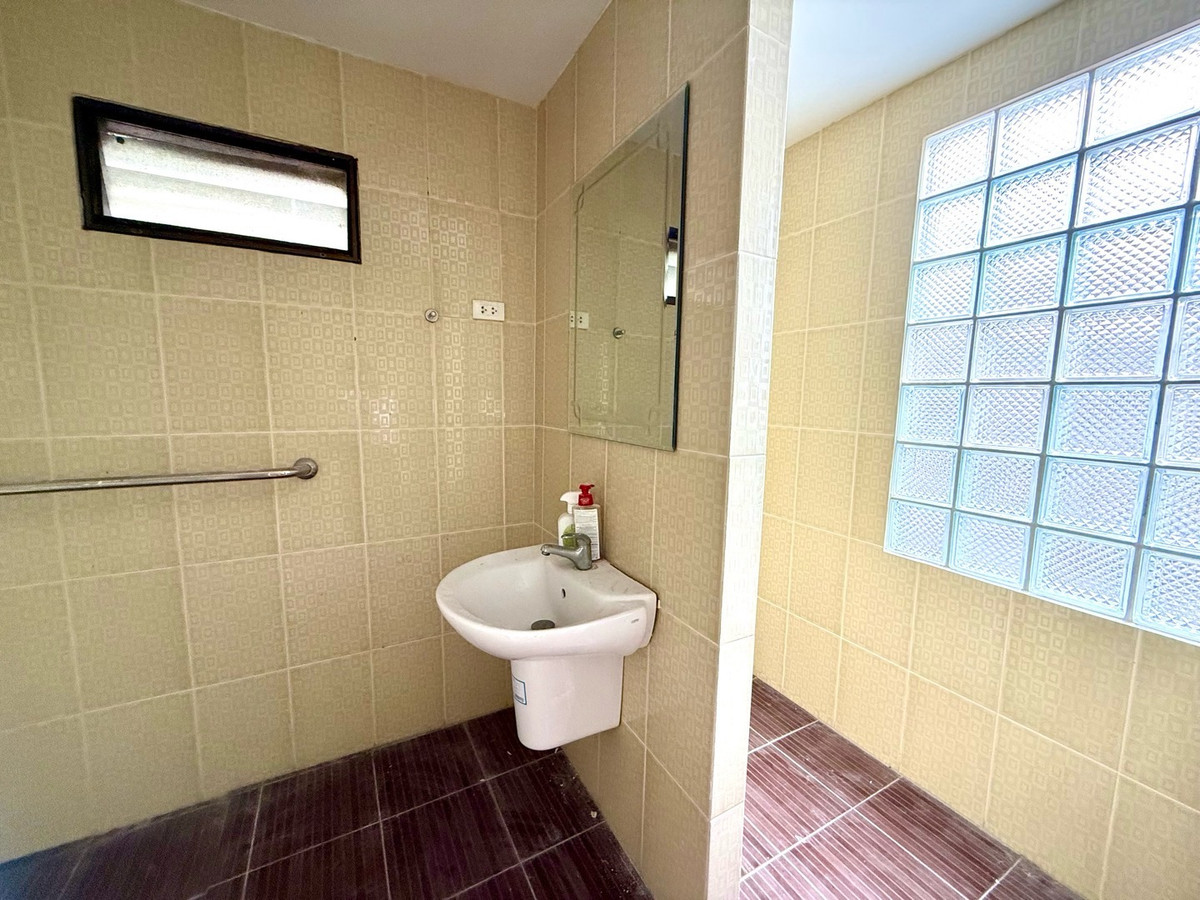 ให้เช่าบ้านสุขุมวิท อโศก ทองหล่อ : RENT บ้านเดี่ยวซอยสุขุมวิท 26  5 นอน 4 น้ำ สงบ ปลอดภัย จอดรถ 2-3 คัน 