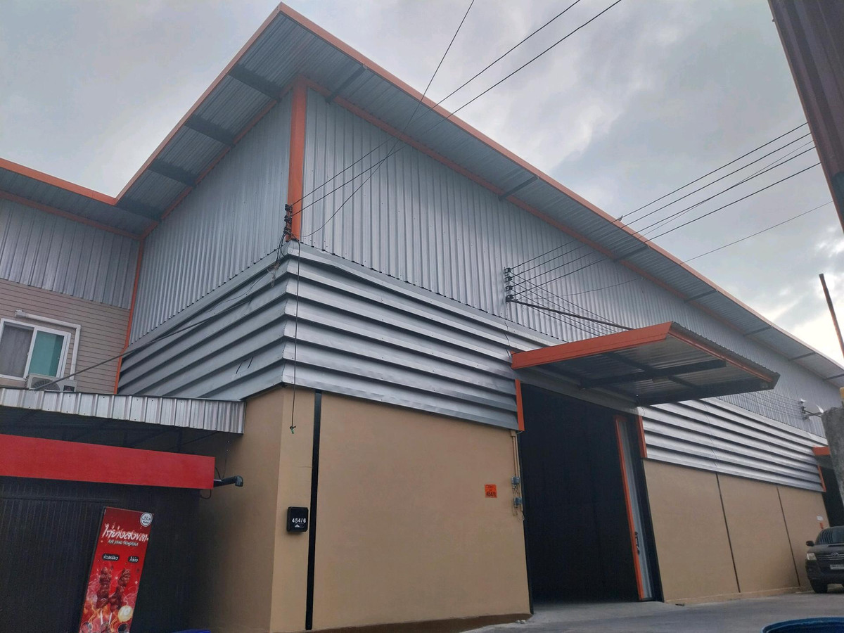 For RentWarehousePattanakan, Srinakarin : Warehouse 300 sq m 45000 for rent Phatthanakan 32 call 0973586314