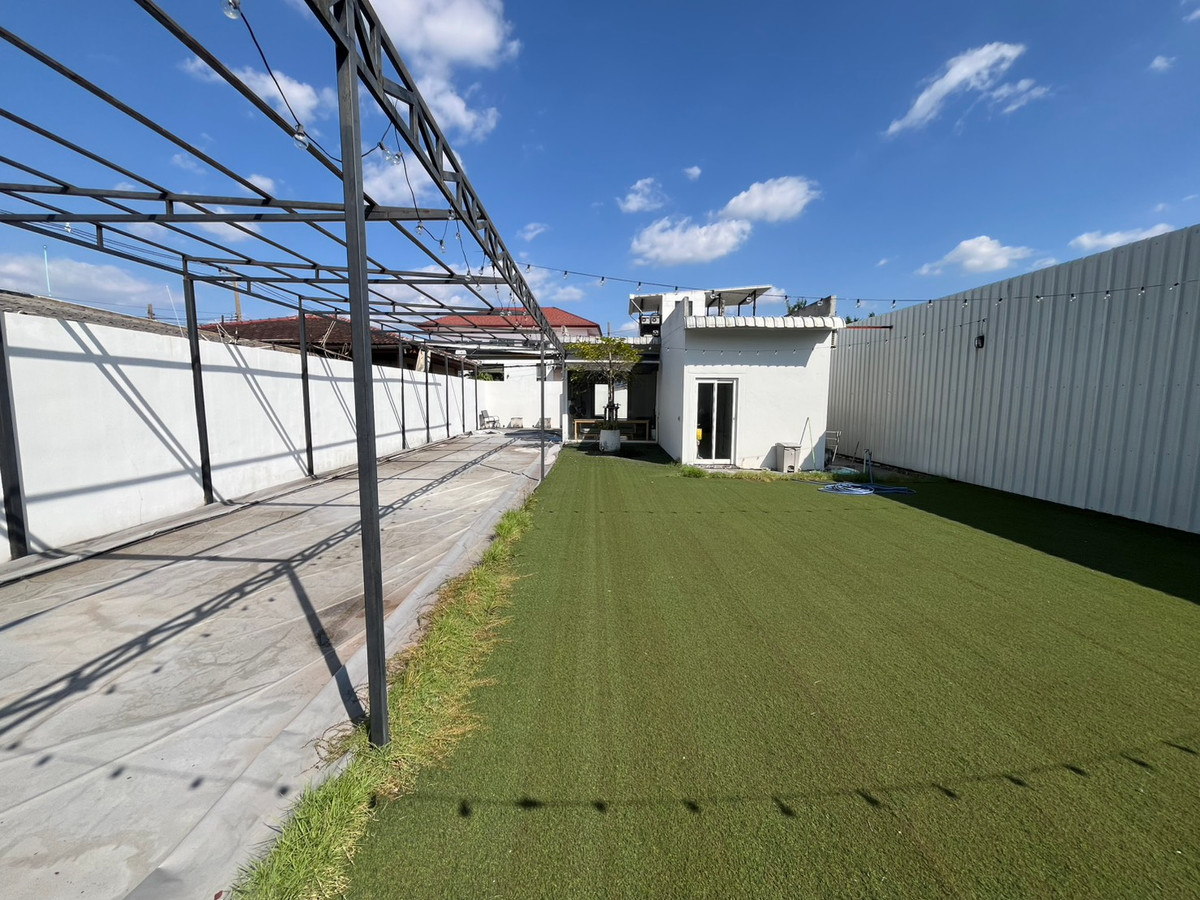 For LeaseholdLandChokchai 4, Ladprao 71, Ladprao 48, : ✨ Business for sale: “Cafe + Skimboard area”, prime location, Chokchai 4, Soi 54, Intersection 2, lease only 350,000 baht (negotiable), rent 25,000 baht/month, area 72 square wah – very suitable for a lifestyle business.