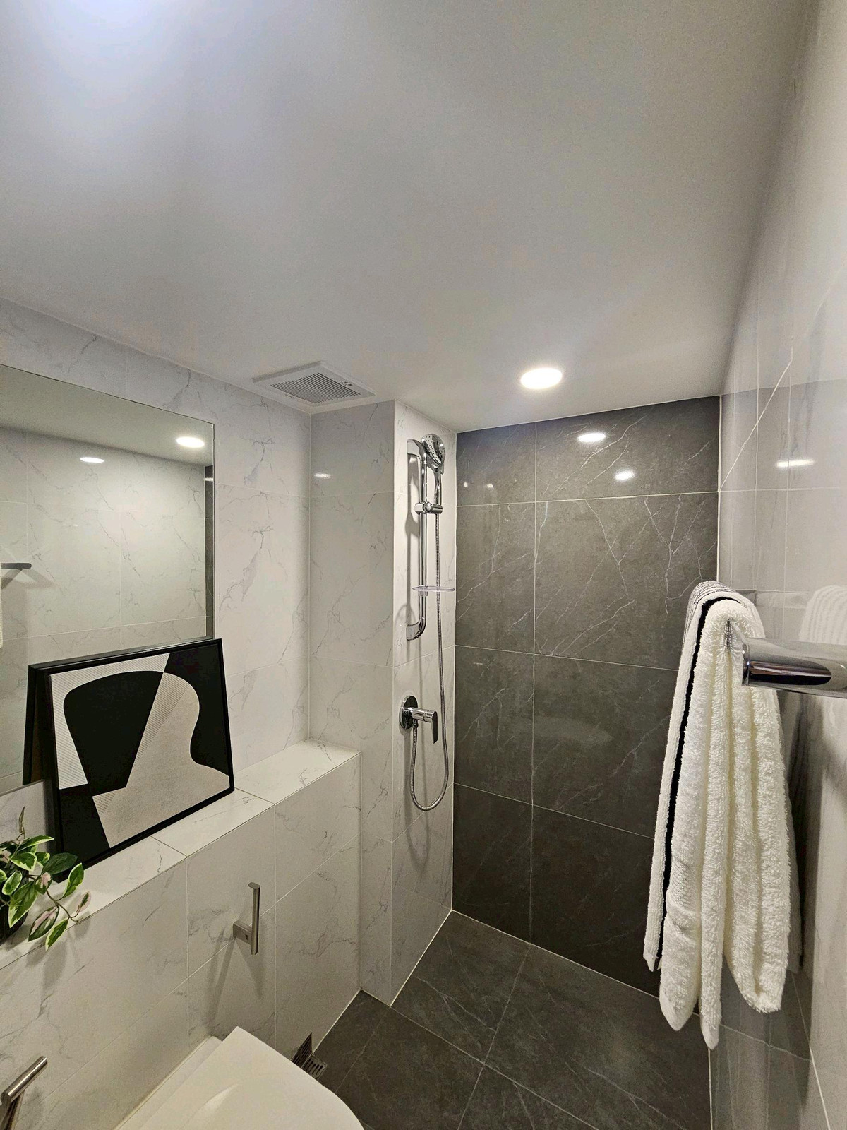 For SaleCondoPinklao, Charansanitwong : 📍Hot Deal price for high ceiling room📍Raising animals doesn't have to be secretive 🐶🐱