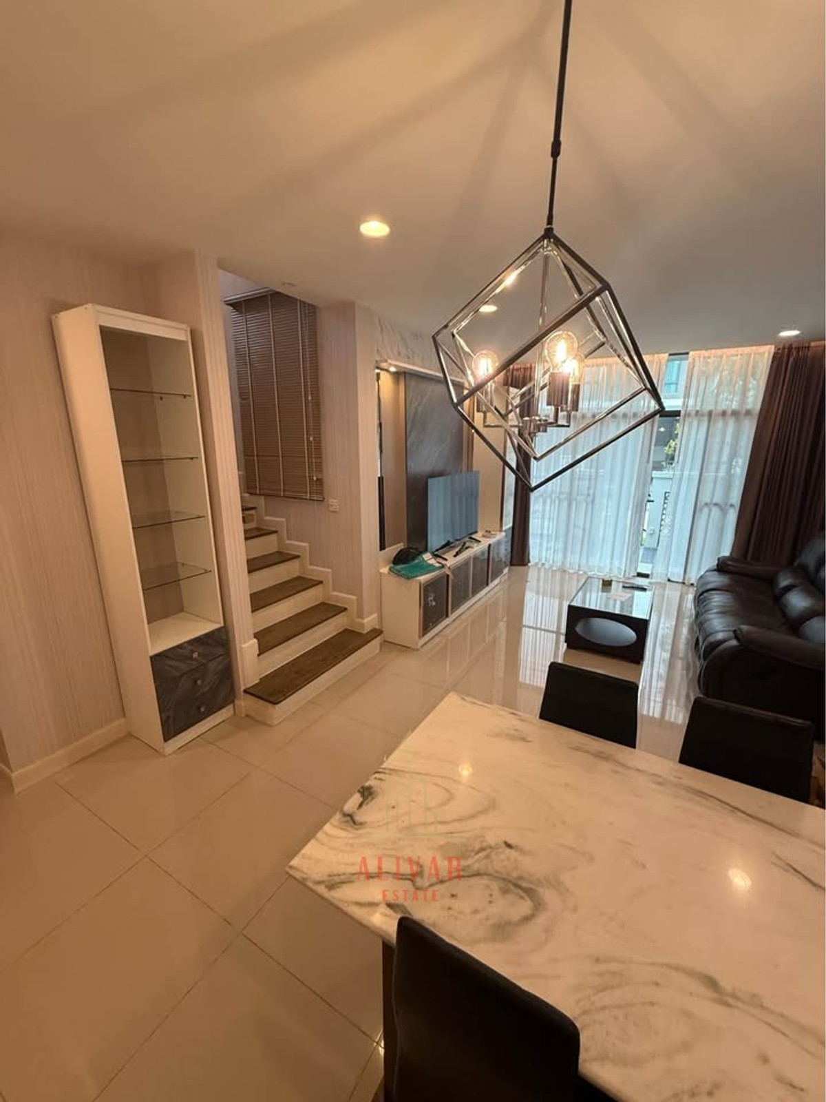 For RentHousePattanakan, Srinakarin : RH121125 For rent, 2-story detached house, 4 bedrooms, newly renovated at Setthasiri Pattanakarn.