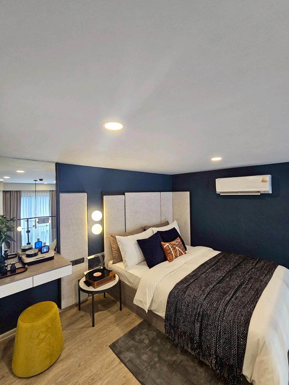 For SaleCondoPinklao, Charansanitwong : 📍Hot Deal price for high ceiling room📍Raising animals doesn't have to be secretive 🐶🐱