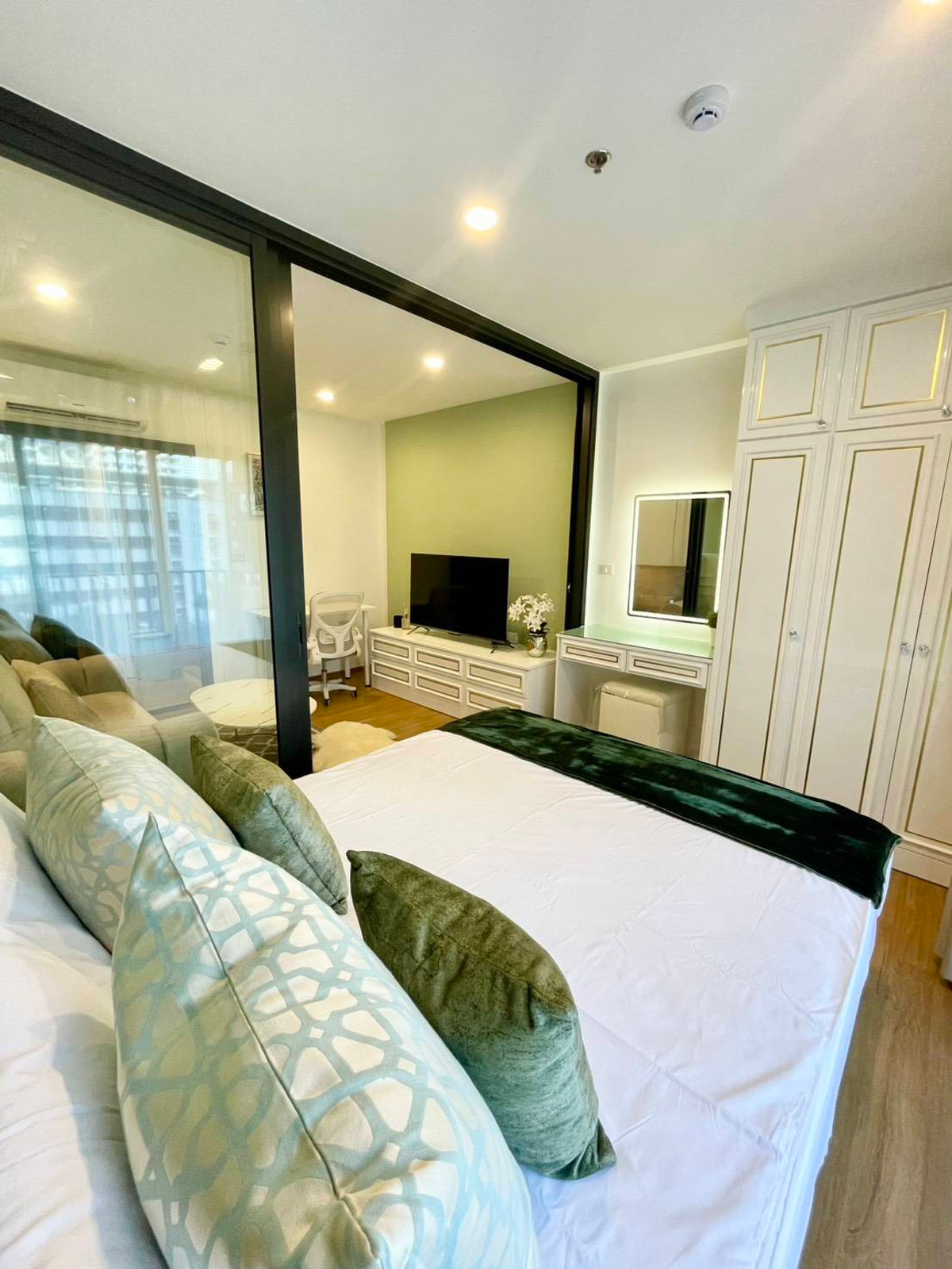 For RentCondoLadprao, Central Ladprao : For rent: The Line Vibe (by Sansiri), opposite Central Ladprao. Ready to move in