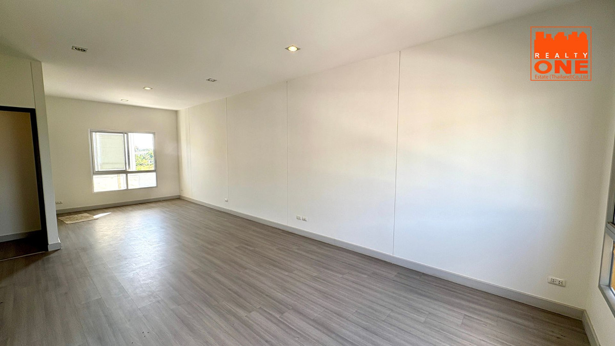 ขายทาวน์โฮมนวมินทร์ รามอินทรา : ขายทาวน์เฮาส์ 3 ชั้น หลังมุม สัมมากร อเวนิว รามอินทรา-วงแหวน บ้านใหม่ไม่เคยอยู่