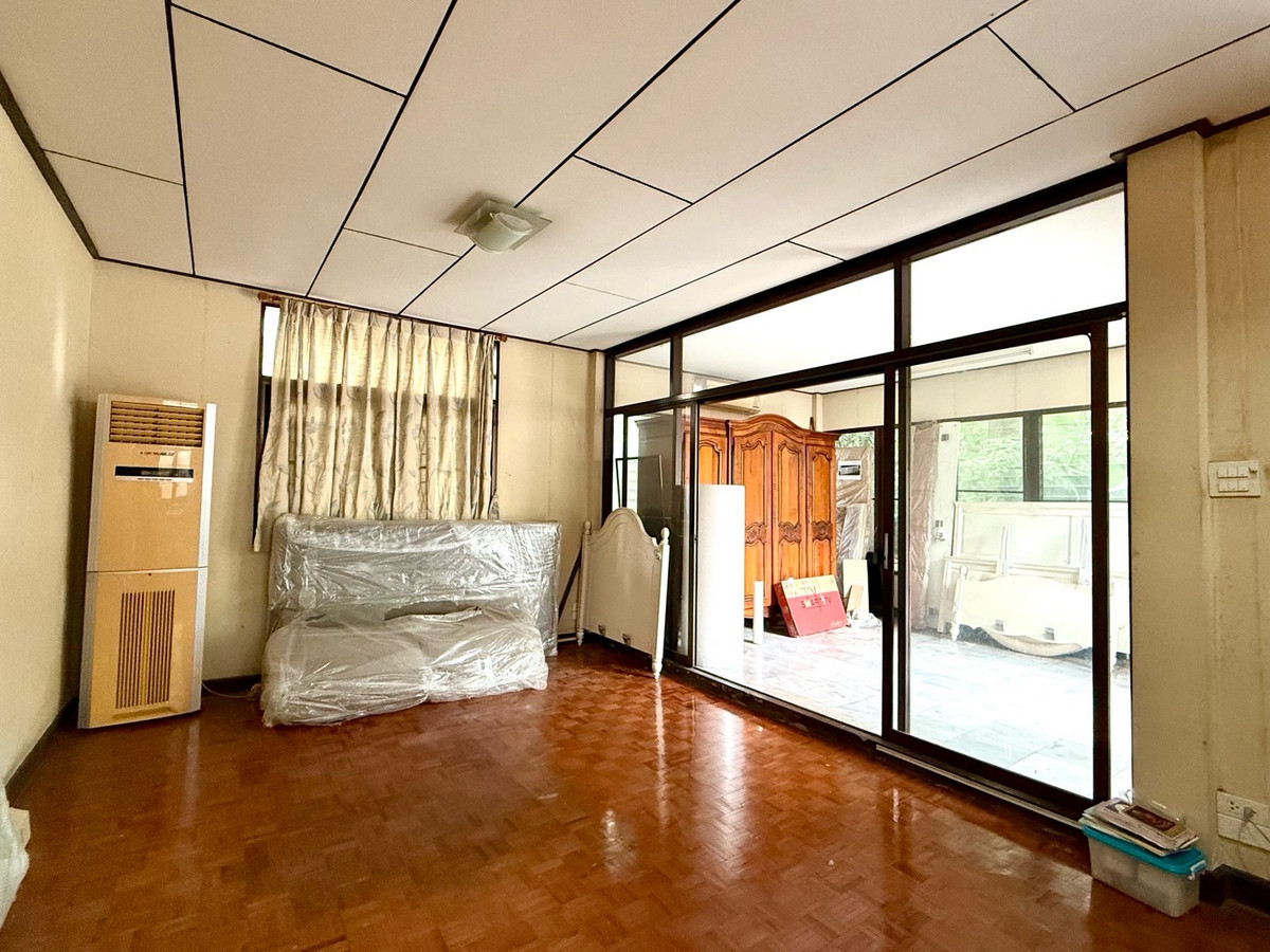 ให้เช่าบ้านสุขุมวิท อโศก ทองหล่อ : RENT บ้านเดี่ยวซอยสุขุมวิท 26  5 นอน 4 น้ำ สงบ ปลอดภัย จอดรถ 2-3 คัน 