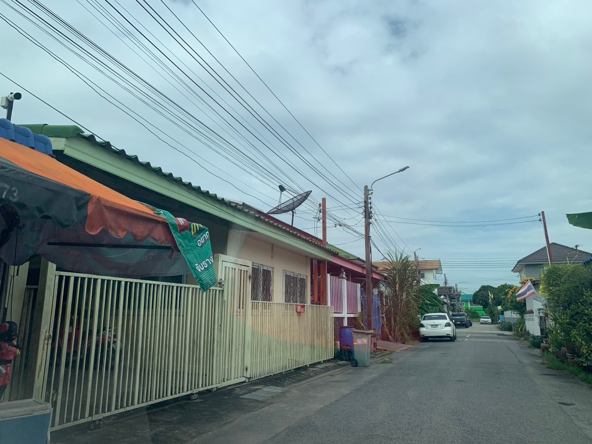 ขายทาวน์โฮมนวมินทร์ รามอินทรา : ทาวน์เฮาส์ ใกล้ถนน 300 เมตร